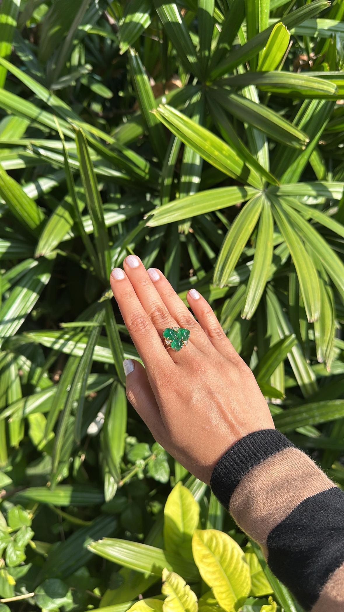 Set in 18K Gold, 9,04 Karat, sambischer Smaragd Zuckerhüte & Diamanten Dome Ring im Angebot 2