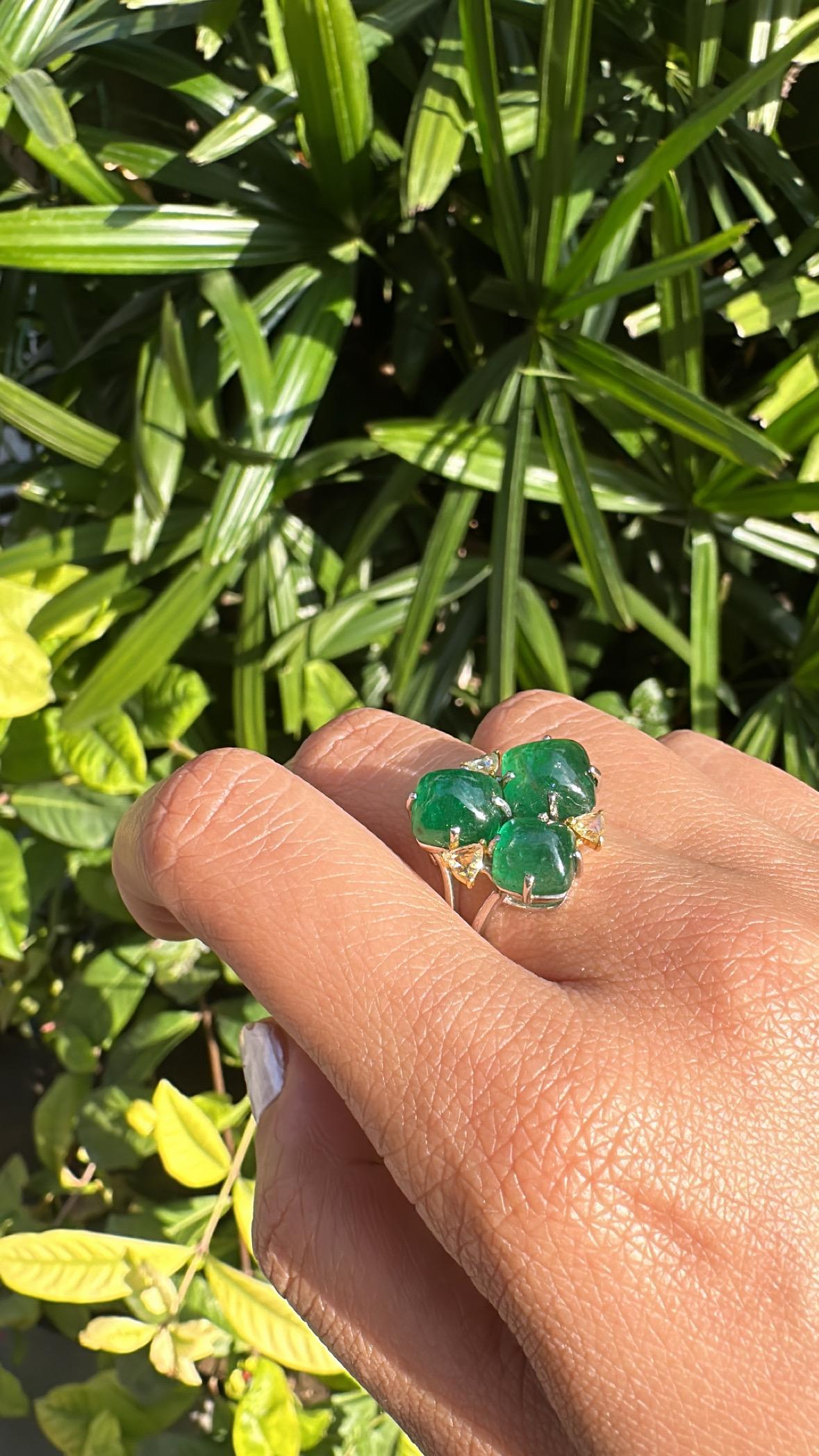 Set in 18K Gold, 9,04 Karat, sambischer Smaragd Zuckerhüte & Diamanten Dome Ring im Angebot 3