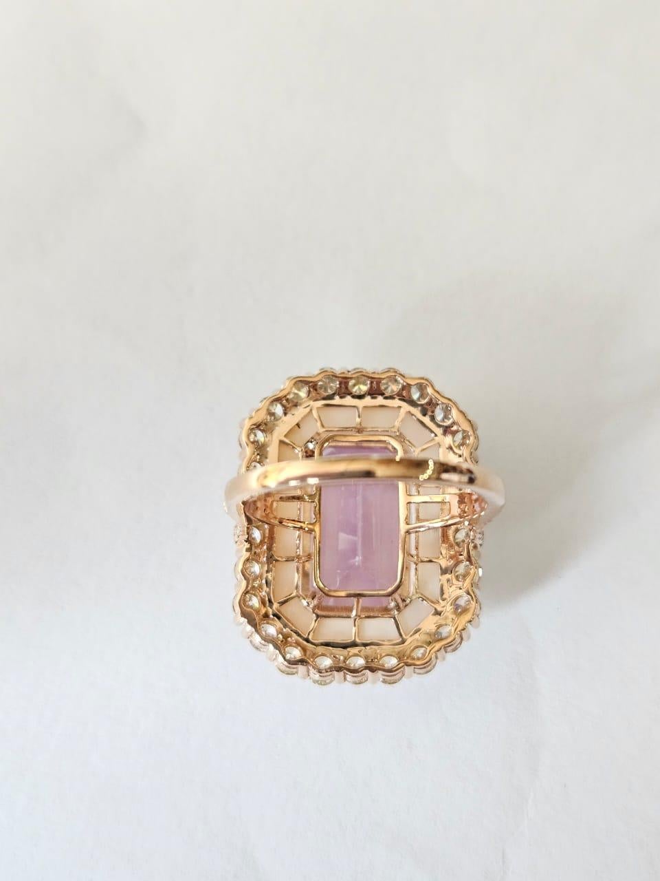 Set in 18K Gold, 9.08 carat Kunzite, Mother of Pearl & Diamonds Engagement Ring In New Condition For Sale In Hong Kong, HK
