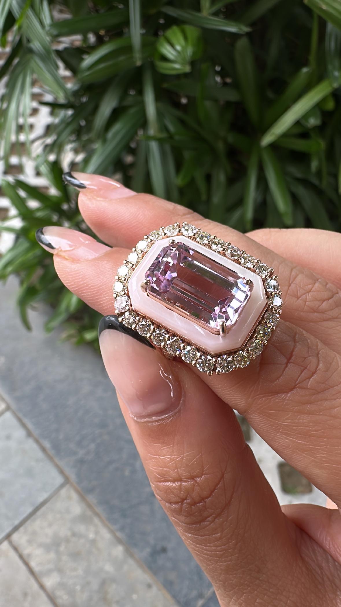 Women's or Men's Set in 18K Gold, 9.08 carat Kunzite, Mother of Pearl & Diamonds Engagement Ring For Sale