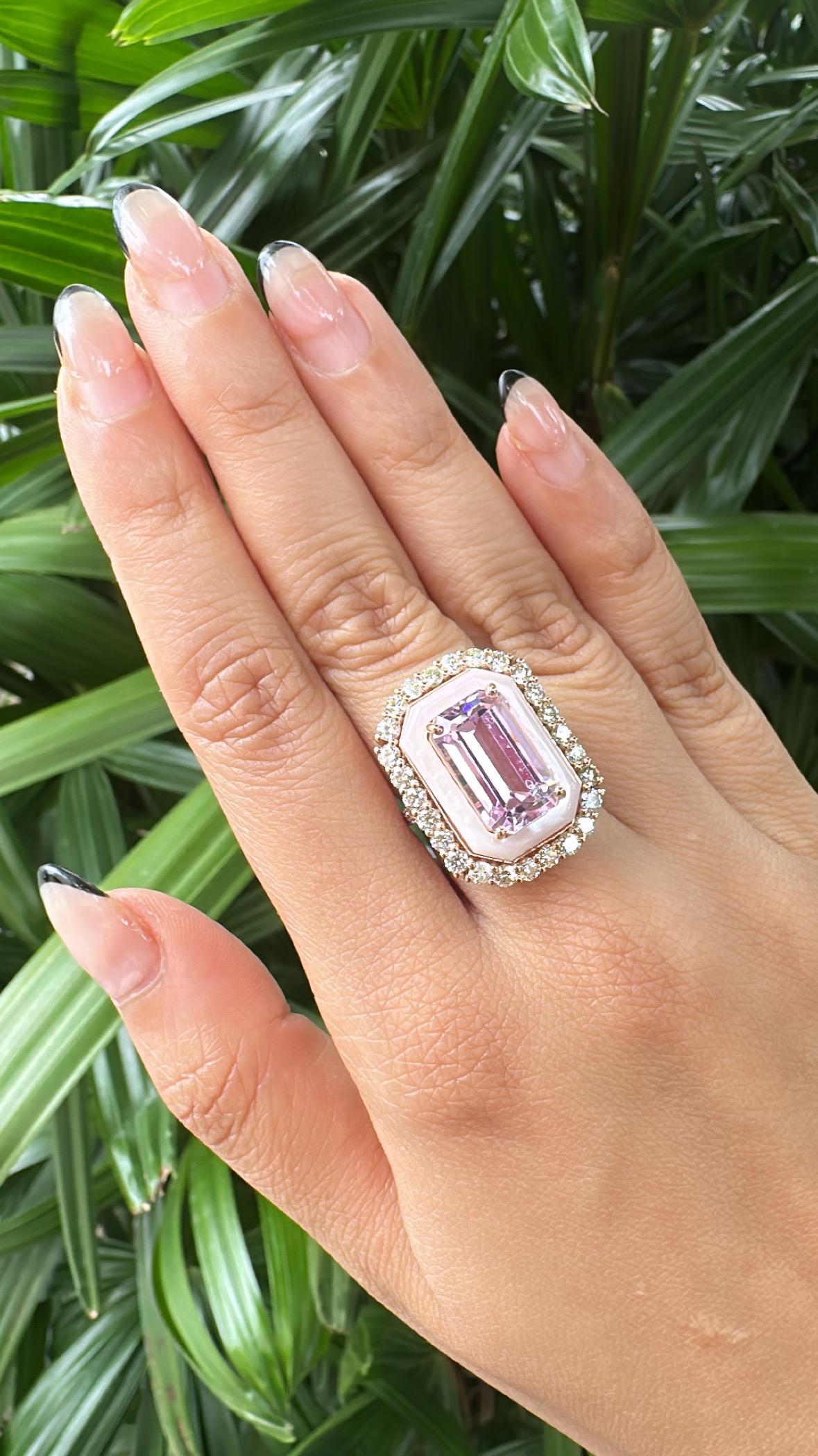 Set in 18K Gold, 9.08 carat Kunzite, Mother of Pearl & Diamonds Engagement Ring For Sale 2