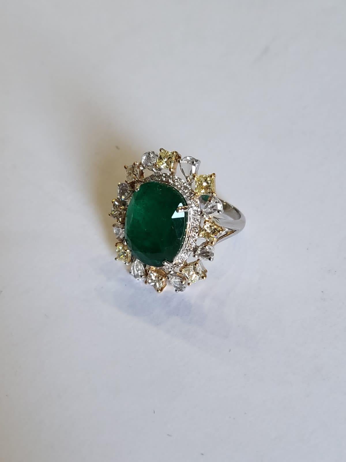 Set in 18K Gold, 9.08 carats Zambian Emerald, Rose Cut Diamonds Engagement Ring  In New Condition For Sale In Hong Kong, HK