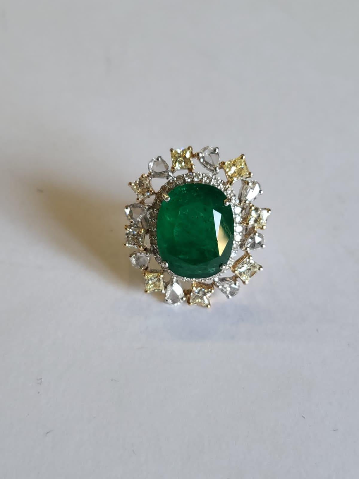 Women's or Men's Set in 18K Gold, 9.08 carats Zambian Emerald, Rose Cut Diamonds Engagement Ring  For Sale