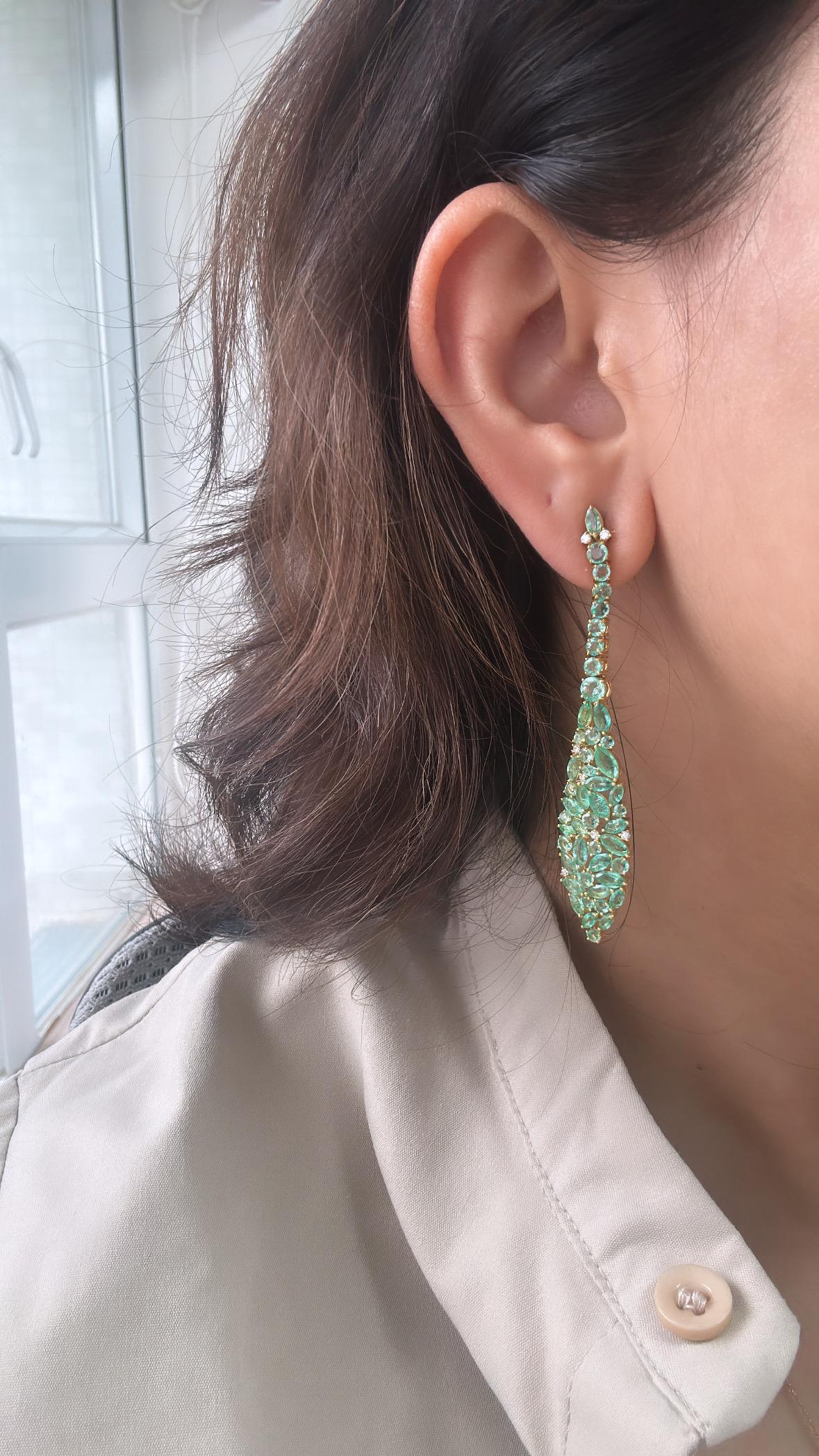 Set in 18K Gold, 9.19 carats, Zambian Emerald & Diamonds Chandelier Earrings For Sale 4