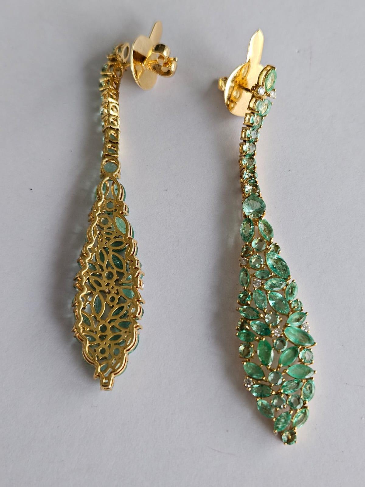 Modern Set in 18K Gold, 9.19 carats, Zambian Emerald & Diamonds Chandelier Earrings For Sale