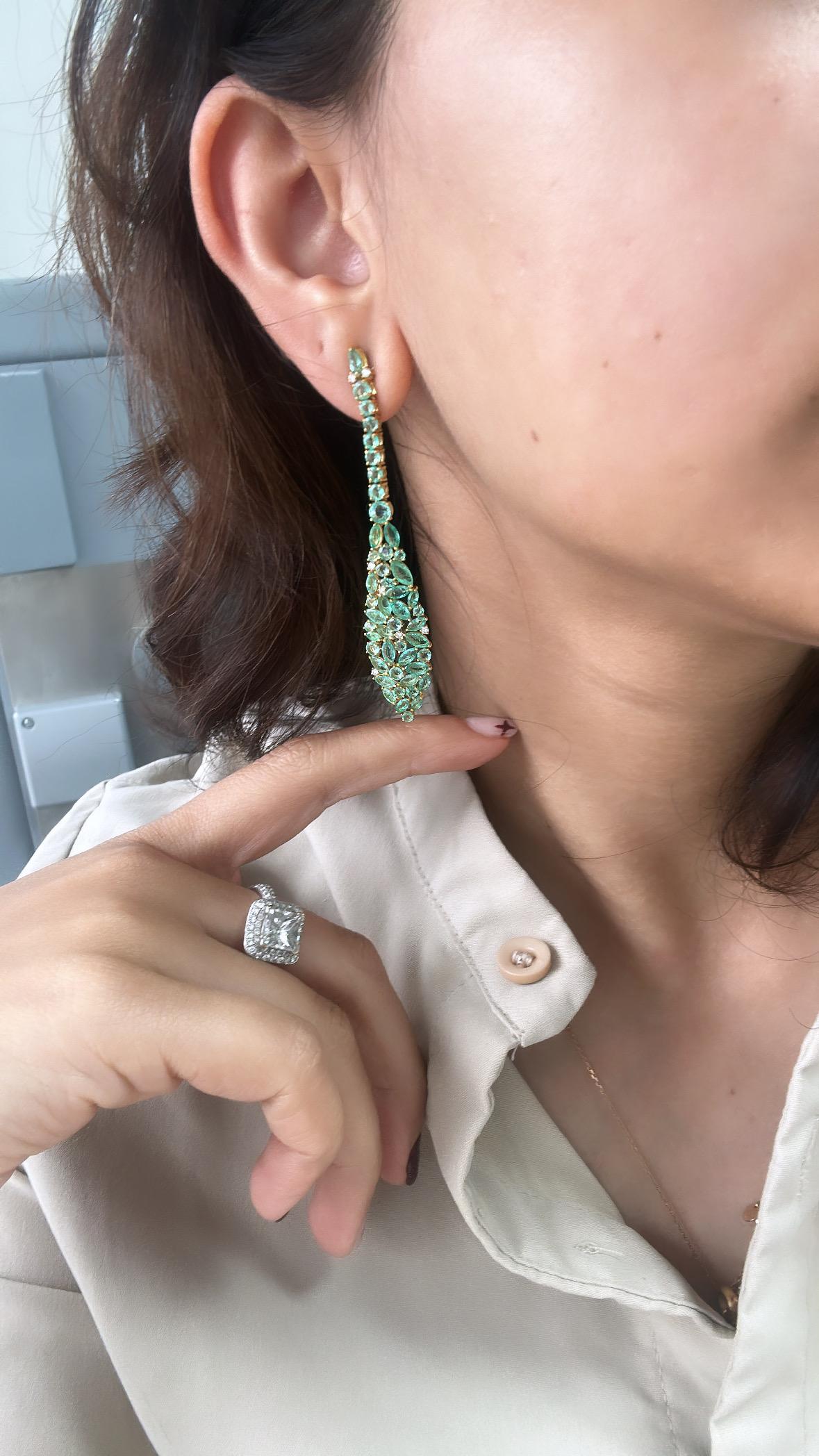 Set in 18K Gold, 9.19 carats, Zambian Emerald & Diamonds Chandelier Earrings For Sale 1