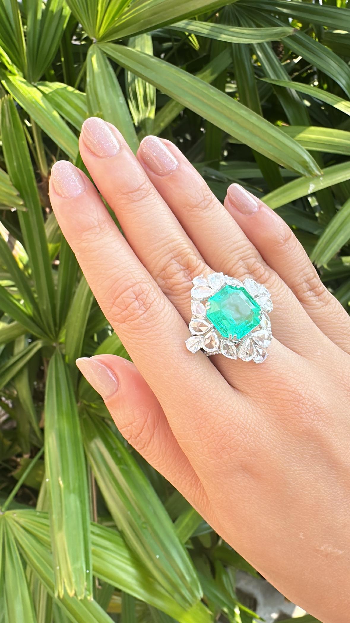 Bague de fiançailles en or 18 carats, émeraude colombienne de 9,22 carats et diamant de taille rose en vente 5