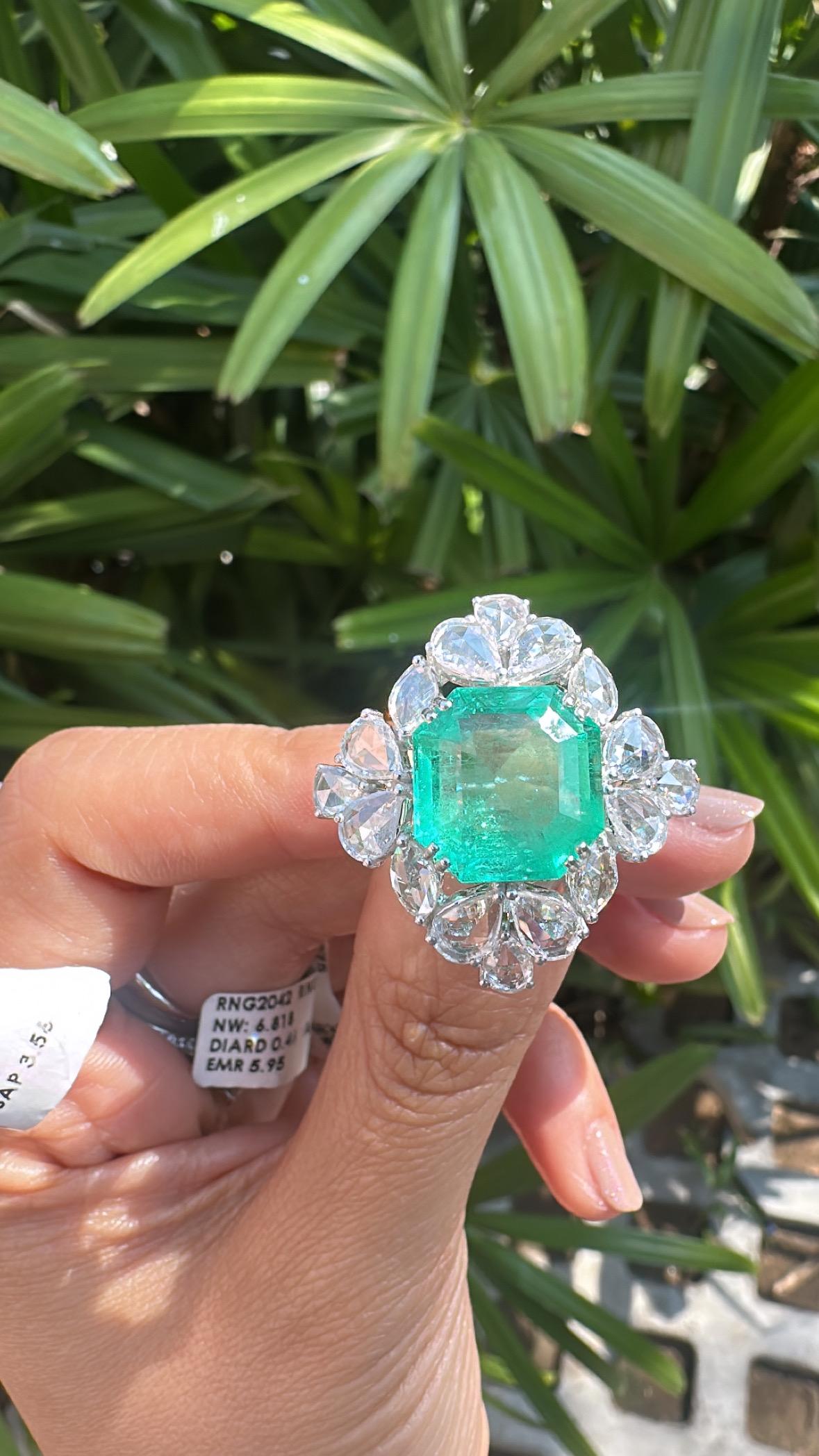 Bague de fiançailles en or 18 carats, émeraude colombienne de 9,22 carats et diamant de taille rose Unisexe en vente