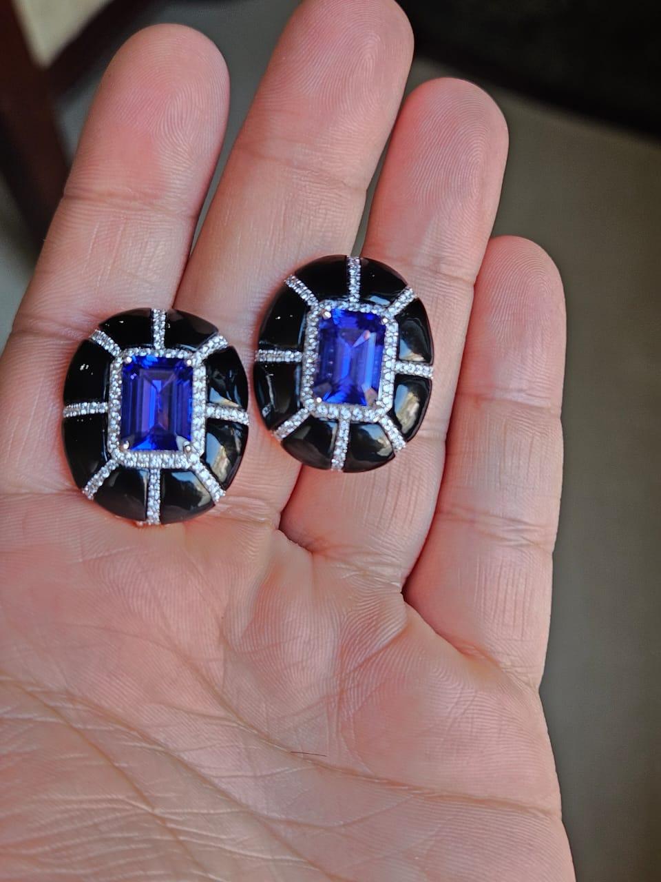 Pendientes de oro de 18 quilates, tanzanita de 9,24 quilates, ónice negro y diamantes Corte esmeralda en venta