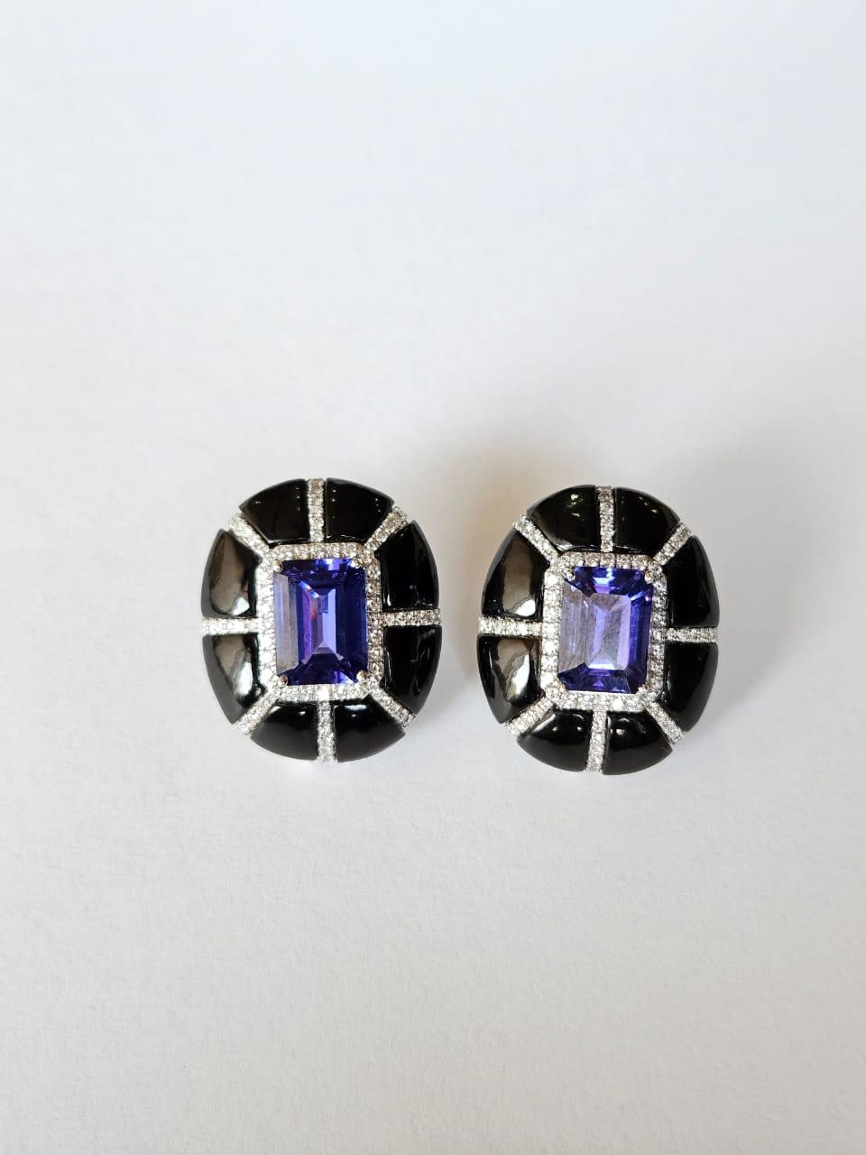 Femenino o masculino Pendientes de oro de 18 quilates, tanzanita de 9,24 quilates, ónice negro y diamantes en venta