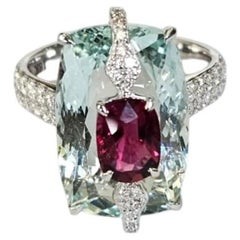 Verlobungsring aus 18-karätigem Gold mit einem 9,26-Karat-Aquamarin, Rubellit und Diamanten