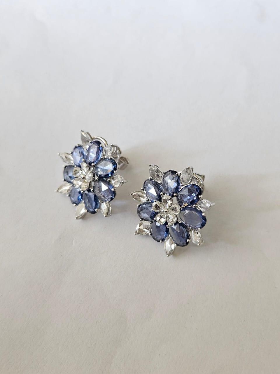 Clous d'oreilles en or 18 carats, saphirs bleus et diamants taille rose de 9,42 carats Neuf - En vente à Hong Kong, HK