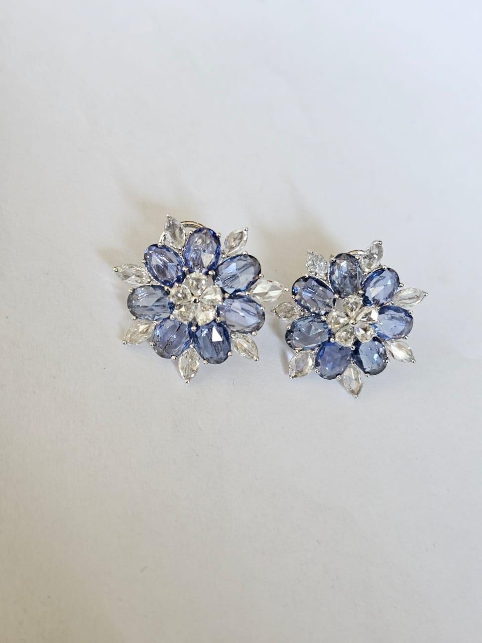 Clous d'oreilles en or 18 carats, saphirs bleus et diamants taille rose de 9,42 carats Unisexe en vente