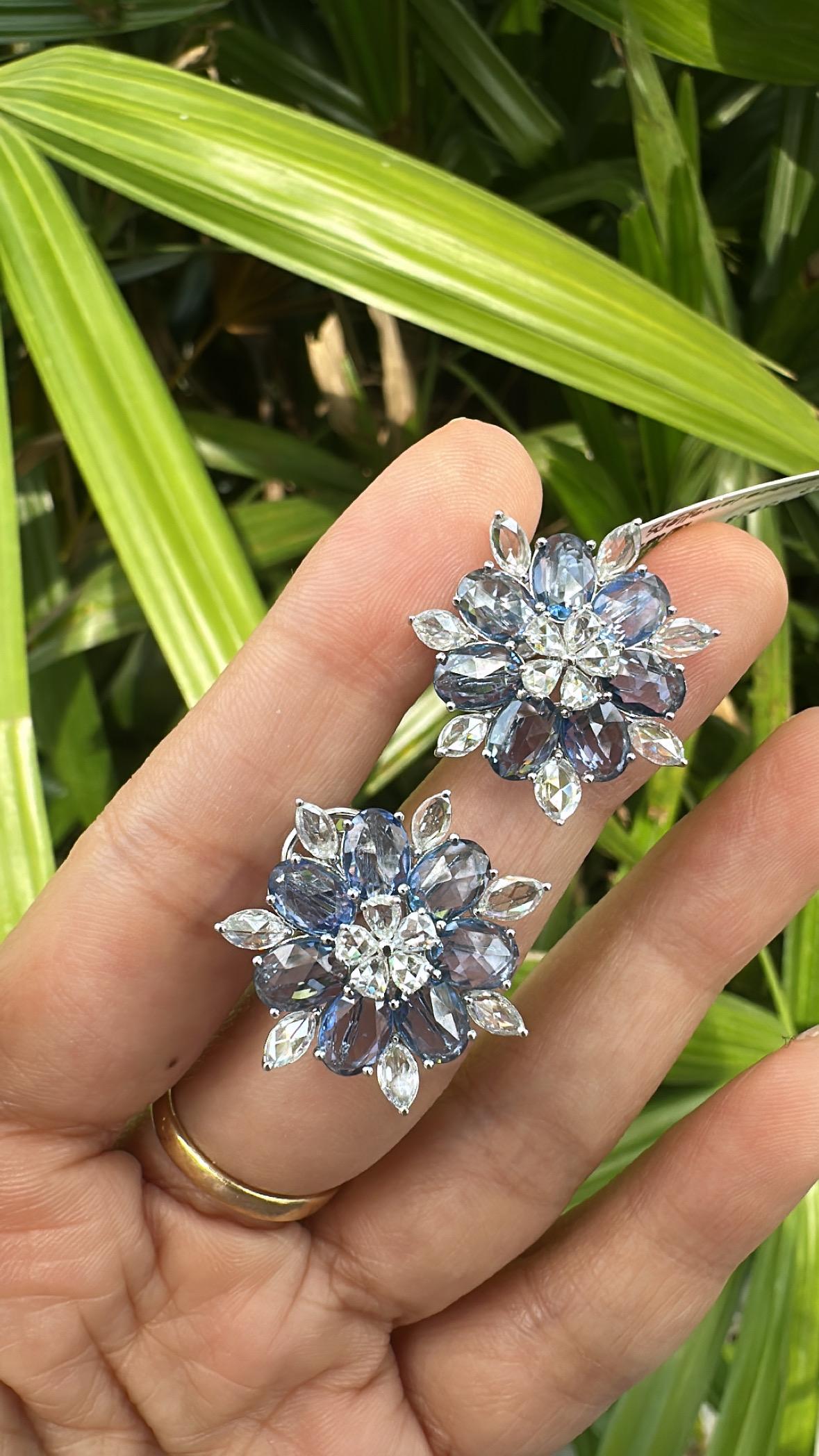 Clous d'oreilles en or 18 carats, saphirs bleus et diamants taille rose de 9,42 carats en vente 3
