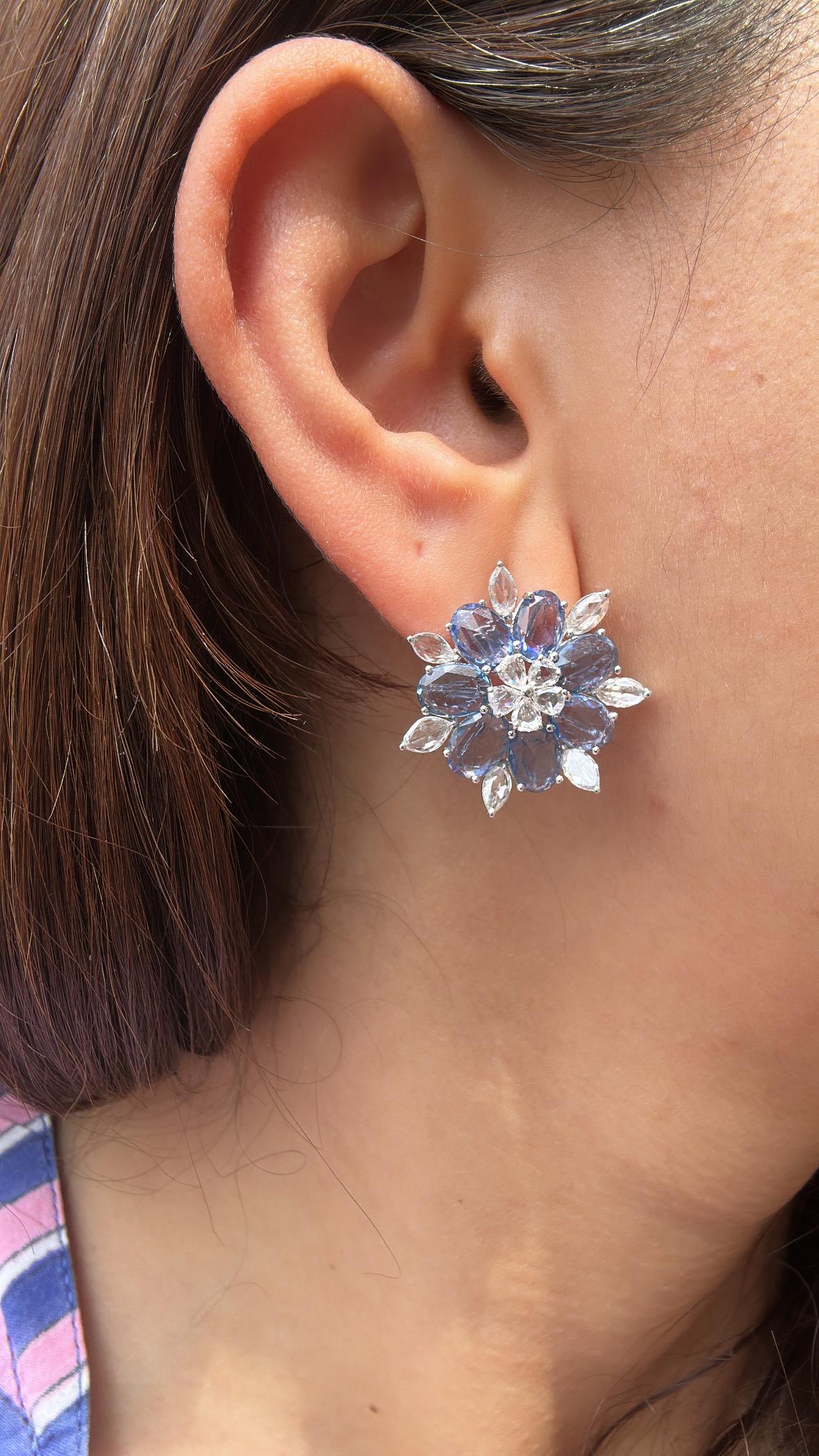 Clous d'oreilles en or 18 carats, saphirs bleus et diamants taille rose de 9,42 carats en vente 4