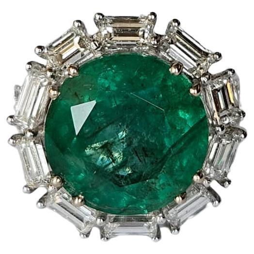 Set in 18K Gold, 9.49 carats, natural Zambian Emerald & Diamonds Engagement Ring For Sale