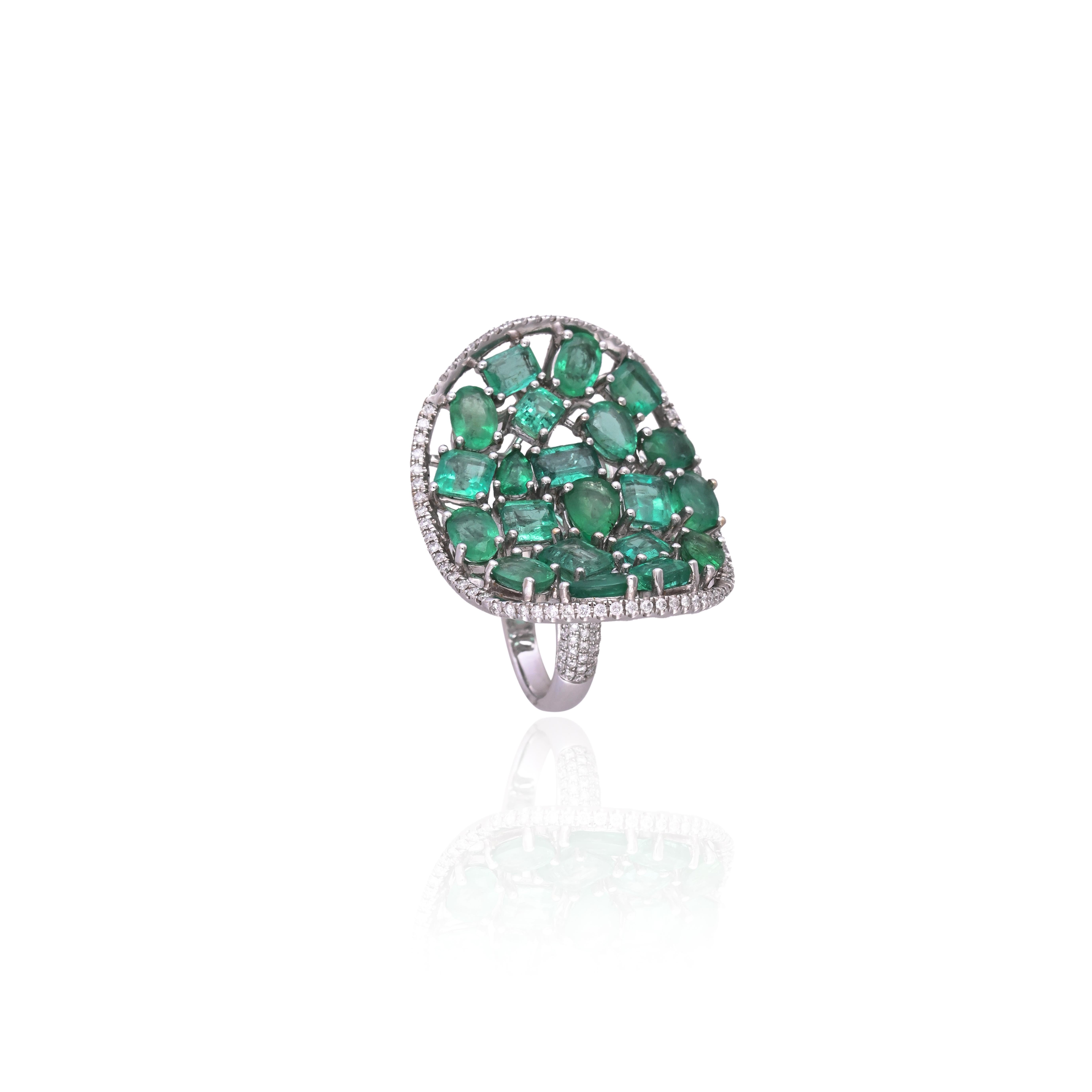 In 18K Gold gefasst, 9,55 Karat, natürlicher sambischer Smaragd & Diamanten Cocktail Ring für Damen oder Herren im Angebot