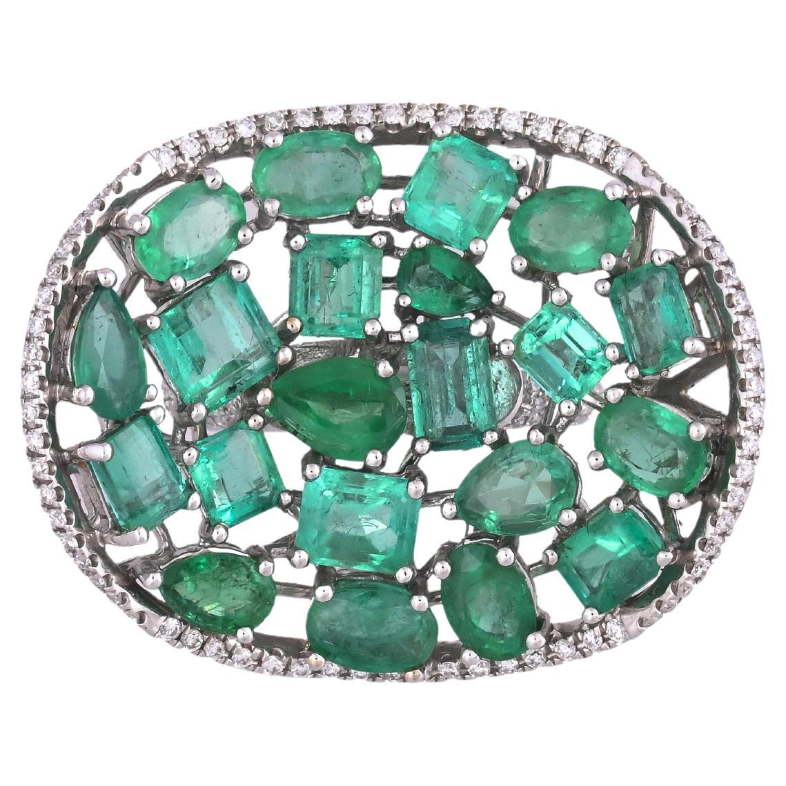 Set in 18K Gold, 9.55 carats, natural Zambian Emerald & Diamonds Cocktail Ring