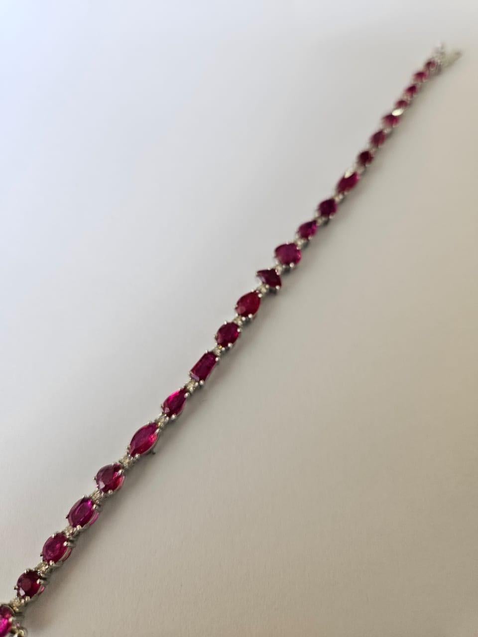 Pulsera de tenis de oro de 18 quilates, 9,57 quilates, rubí natural de Mozambique y diamantes en Nuevo estado para la venta en Hong Kong, HK