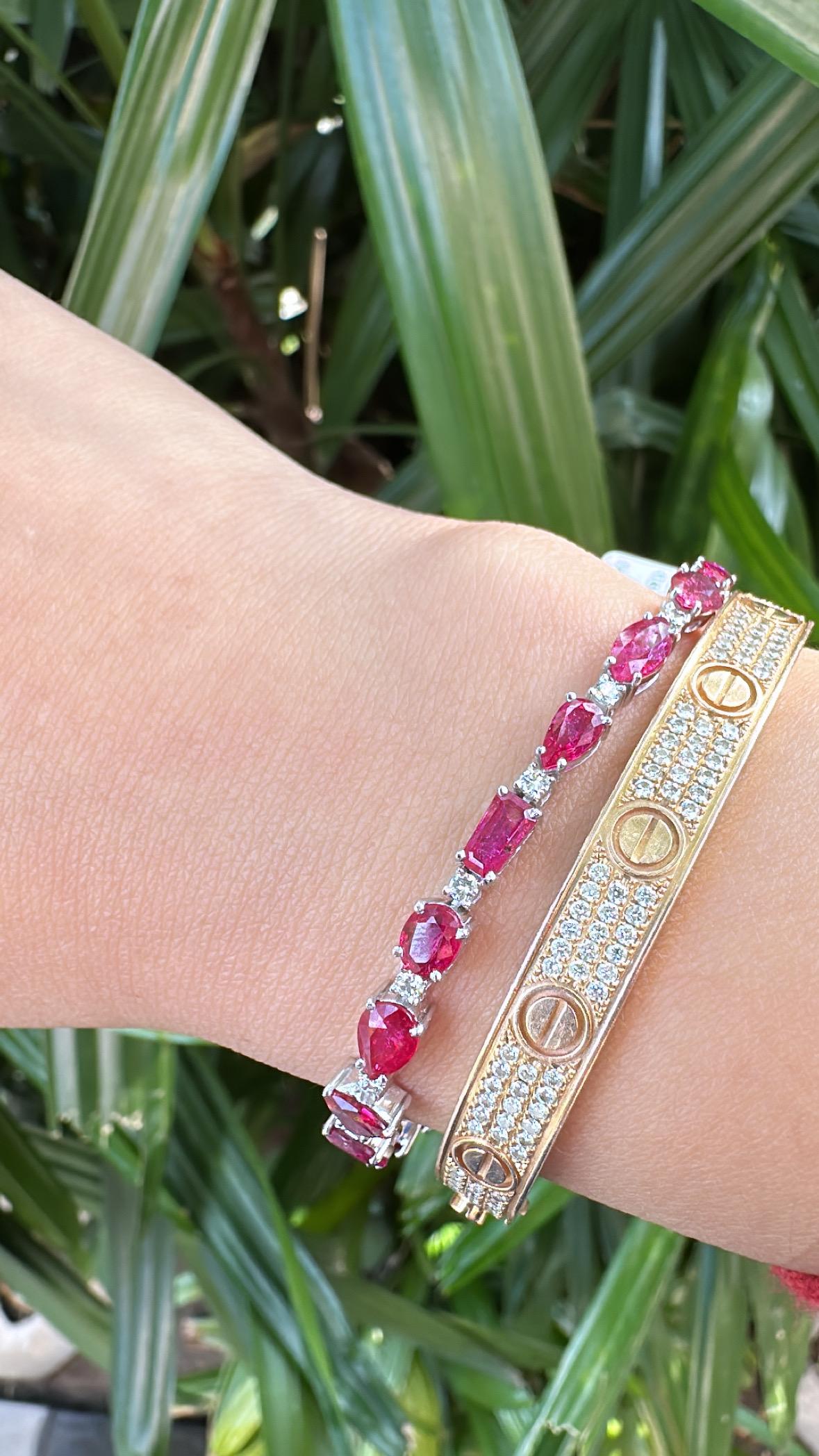 Pulsera de tenis de oro de 18 quilates, 9,57 quilates, rubí natural de Mozambique y diamantes en venta 1