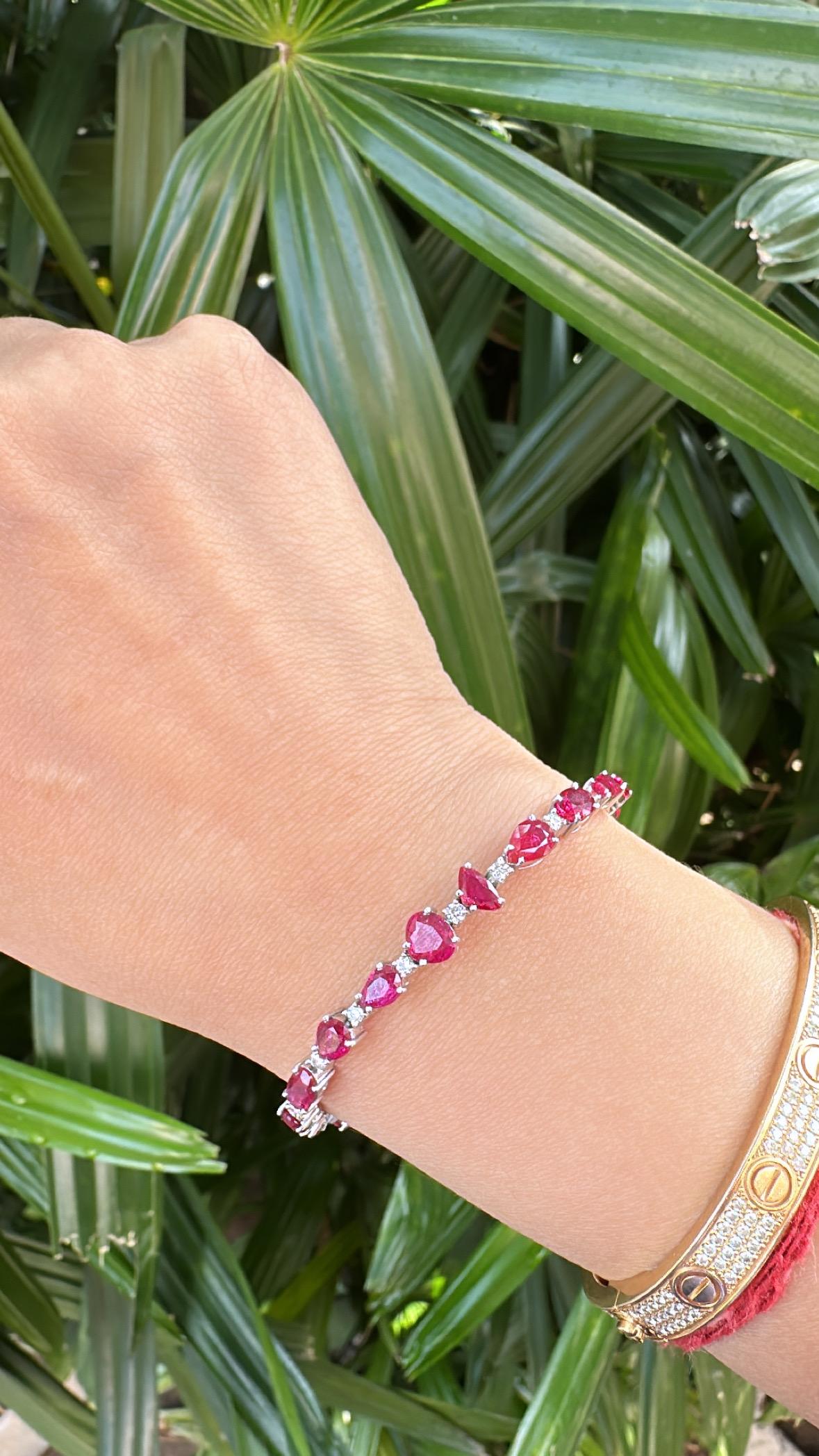 Pulsera de tenis de oro de 18 quilates, 9,57 quilates, rubí natural de Mozambique y diamantes en venta 2