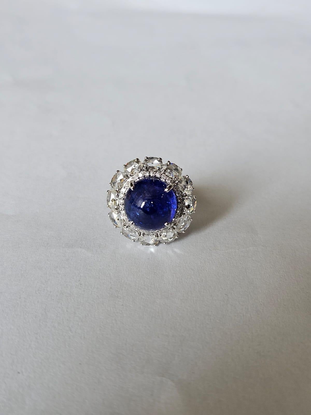 Anello da cocktail in oro 18 carati, tanzanite cabochon da 9,66 carati e diamanti taglio rosa In condizioni Nuovo in vendita a Hong Kong, HK