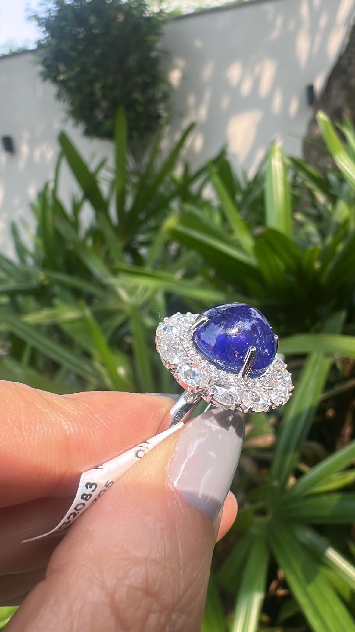Anello da cocktail in oro 18 carati, tanzanite cabochon da 9,66 carati e diamanti taglio rosa in vendita 1