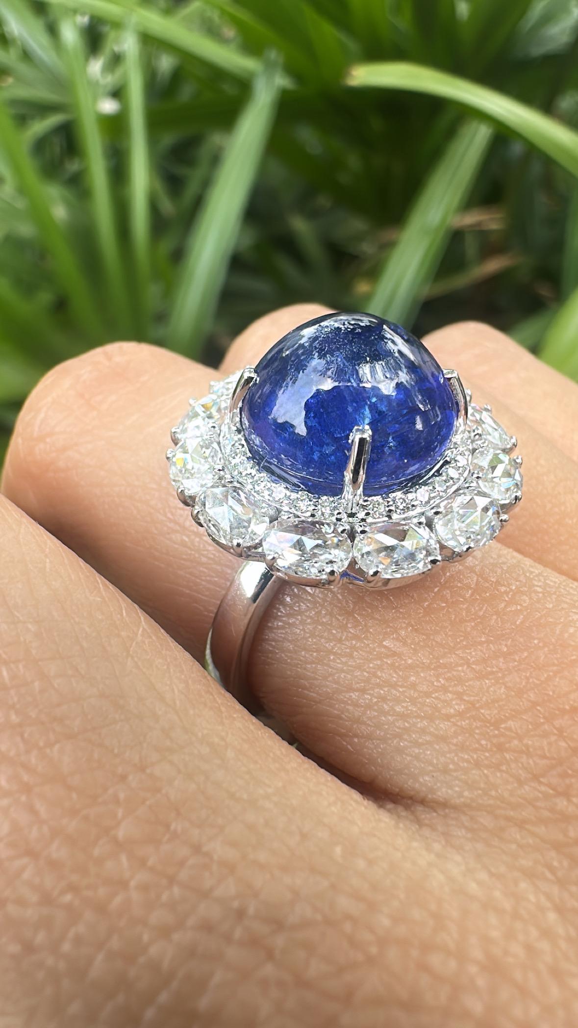 Anello da cocktail in oro 18 carati, tanzanite cabochon da 9,66 carati e diamanti taglio rosa in vendita 3