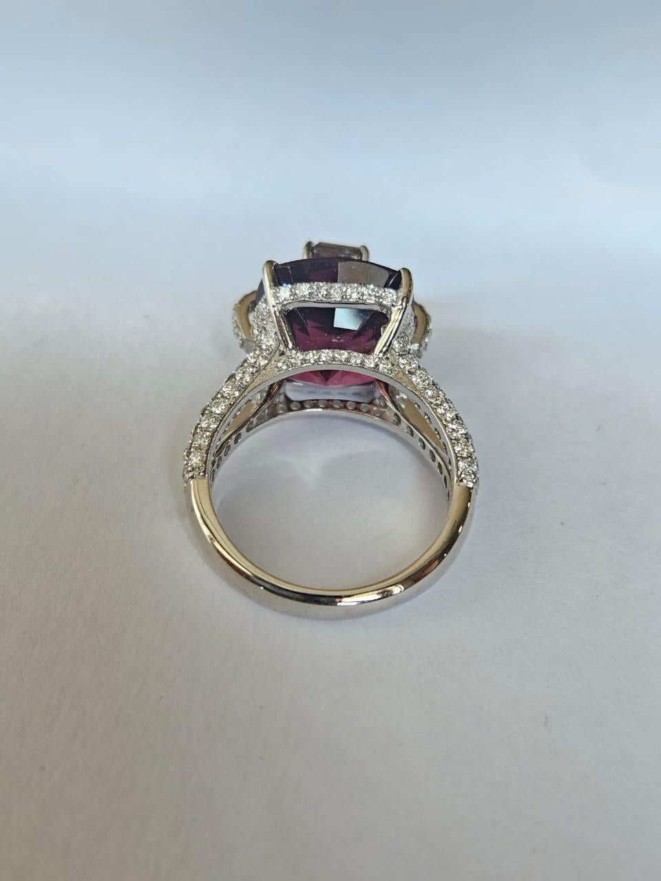 Square Cut Set in 18K Gold, 9.82 carats, Tourmaline & Diamonds Cocktail Engagement Ring For Sale
