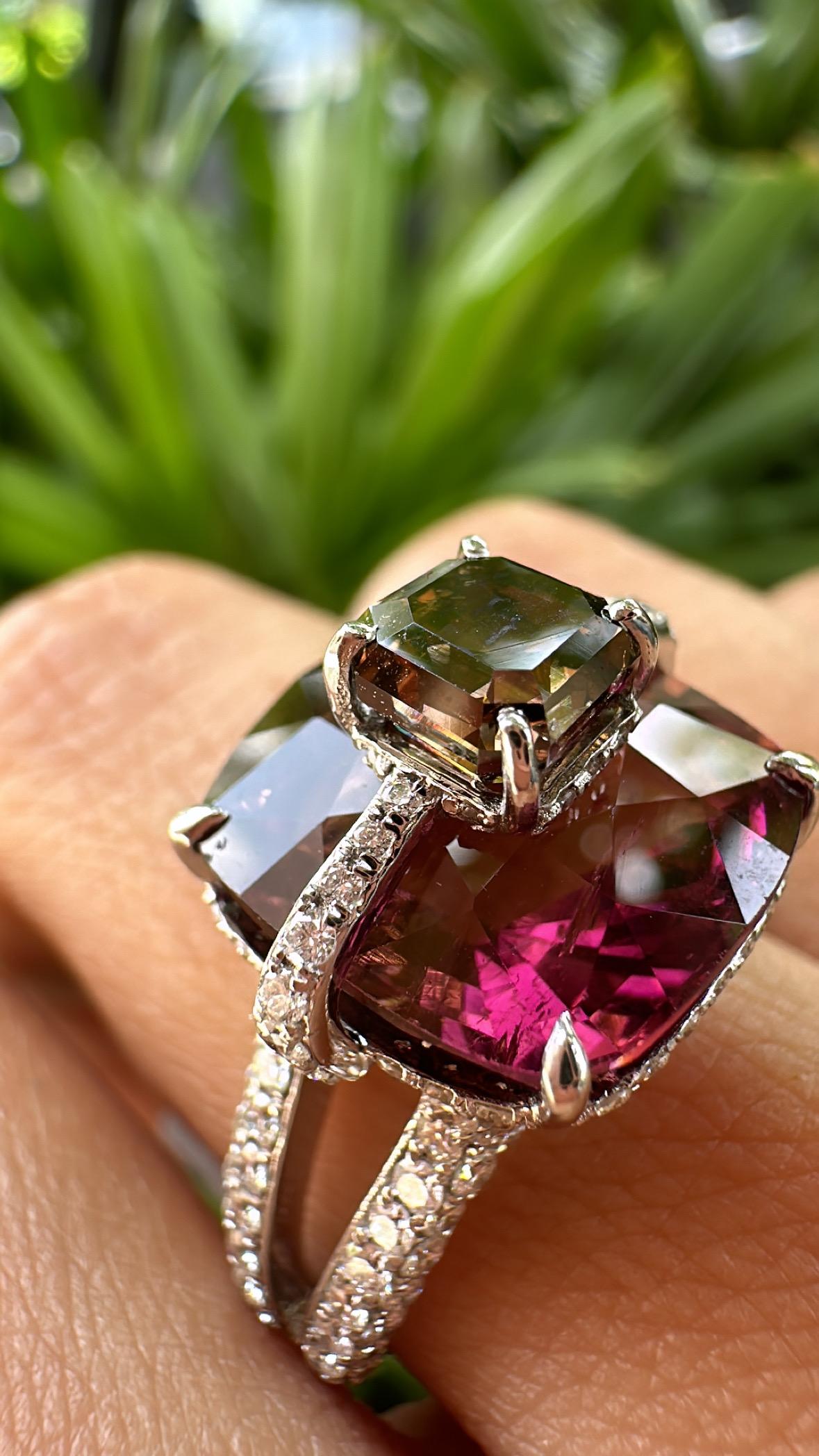 Set in 18K Gold, 9.82 carats, Tourmaline & Diamonds Cocktail Engagement Ring For Sale 4