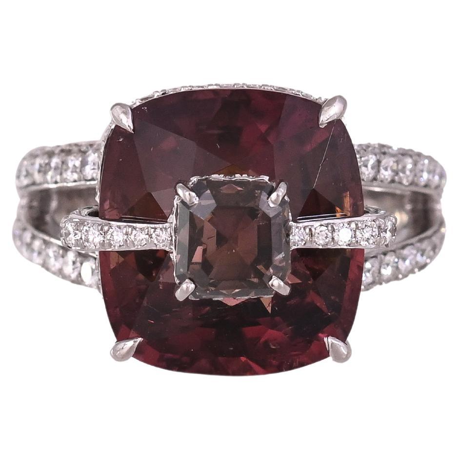 Set in 18K Gold, 9.82 carats, Tourmaline & Diamonds Cocktail Engagement Ring