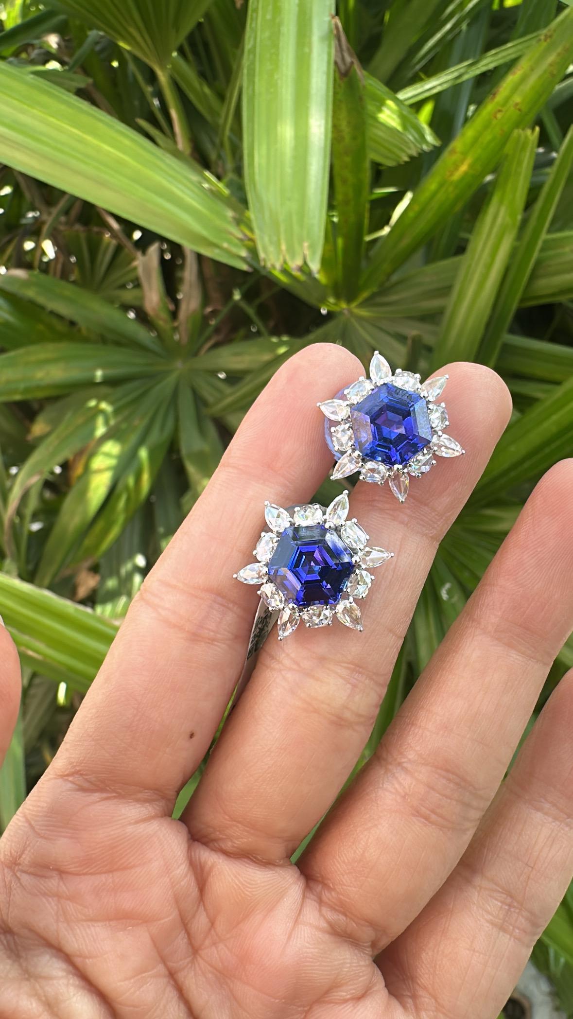 Set in 18K Gold, 9.83 carat Hexagon Tanzanites & Rose Cut Diamonds Stud Earrings For Sale 6