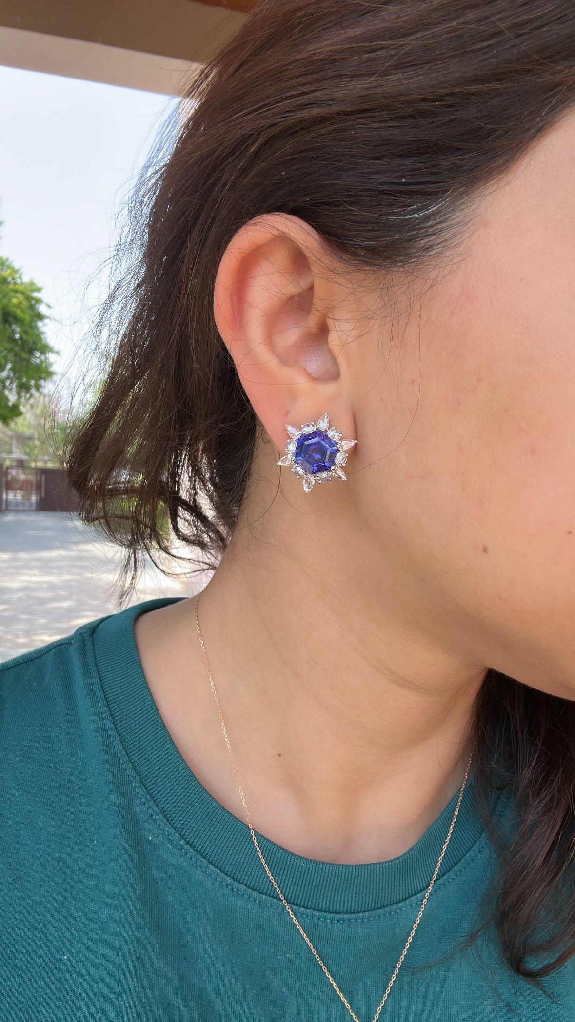 Set in 18K Gold, 9.83 carat Hexagon Tanzanites & Rose Cut Diamonds Stud Earrings For Sale 9
