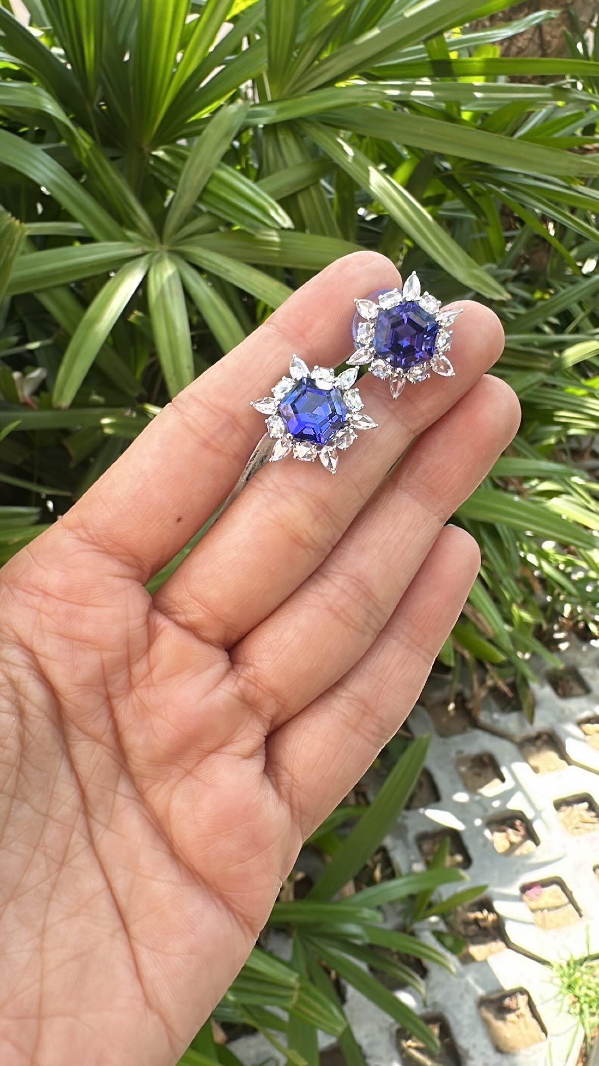 Set in 18K Gold, 9.83 carat Hexagon Tanzanites & Rose Cut Diamonds Stud Earrings For Sale 1