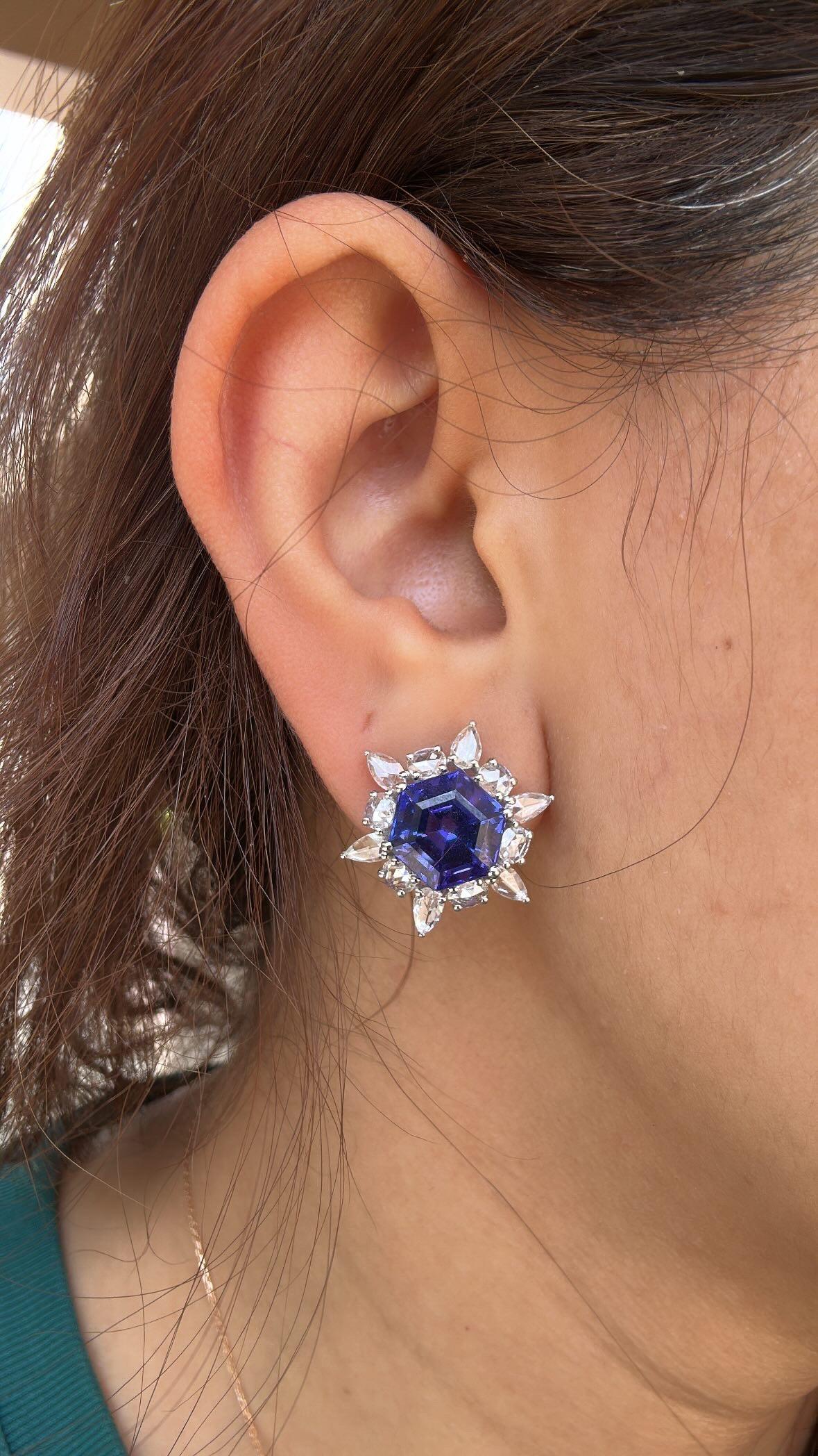 Set in 18K Gold, 9.83 carat Hexagon Tanzanites & Rose Cut Diamonds Stud Earrings For Sale 4