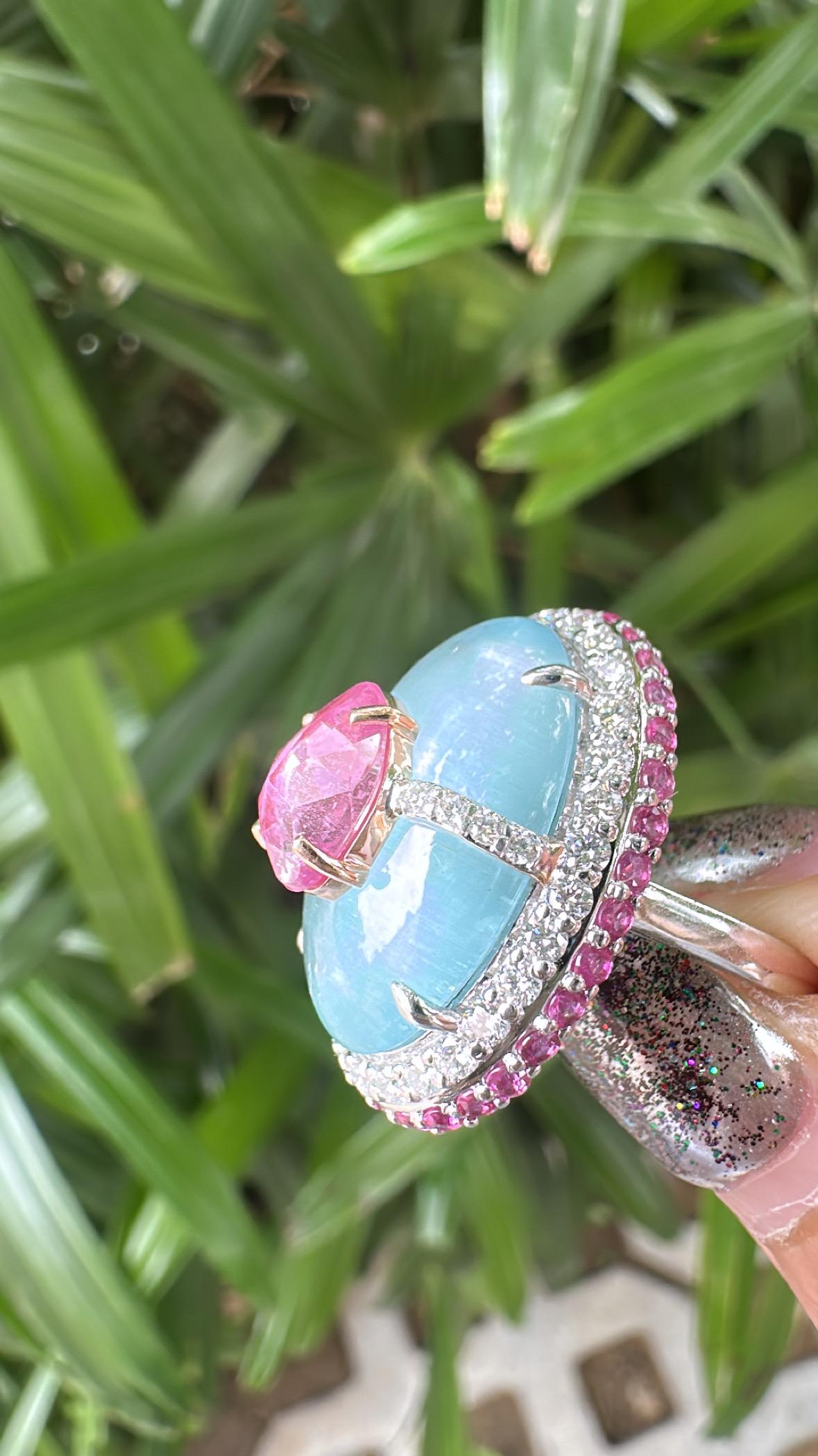 da uomo o donna Anello da cocktail con acquamarina cabochon, zaffiri rosa e diamanti, incastonato in oro 18 carati in vendita