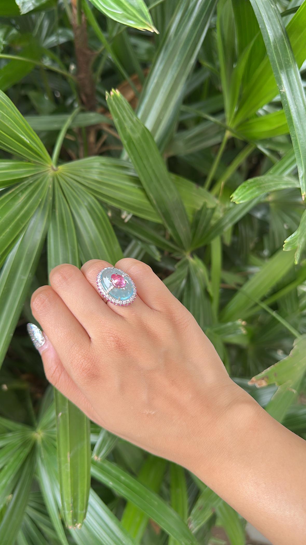Anello da cocktail con acquamarina cabochon, zaffiri rosa e diamanti, incastonato in oro 18 carati in vendita 3