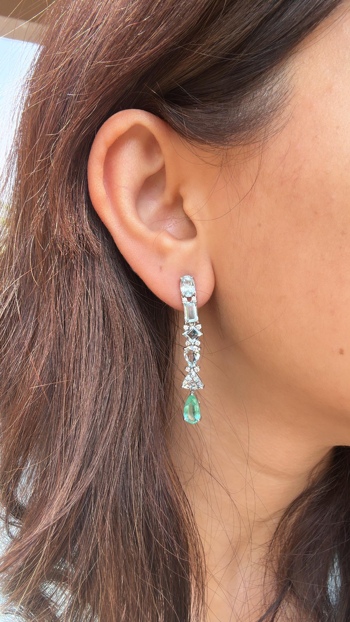 Set in 18K Gold, Aquamarine, Colombian Emeralds & Diamonds Chandelier Earrings For Sale 4