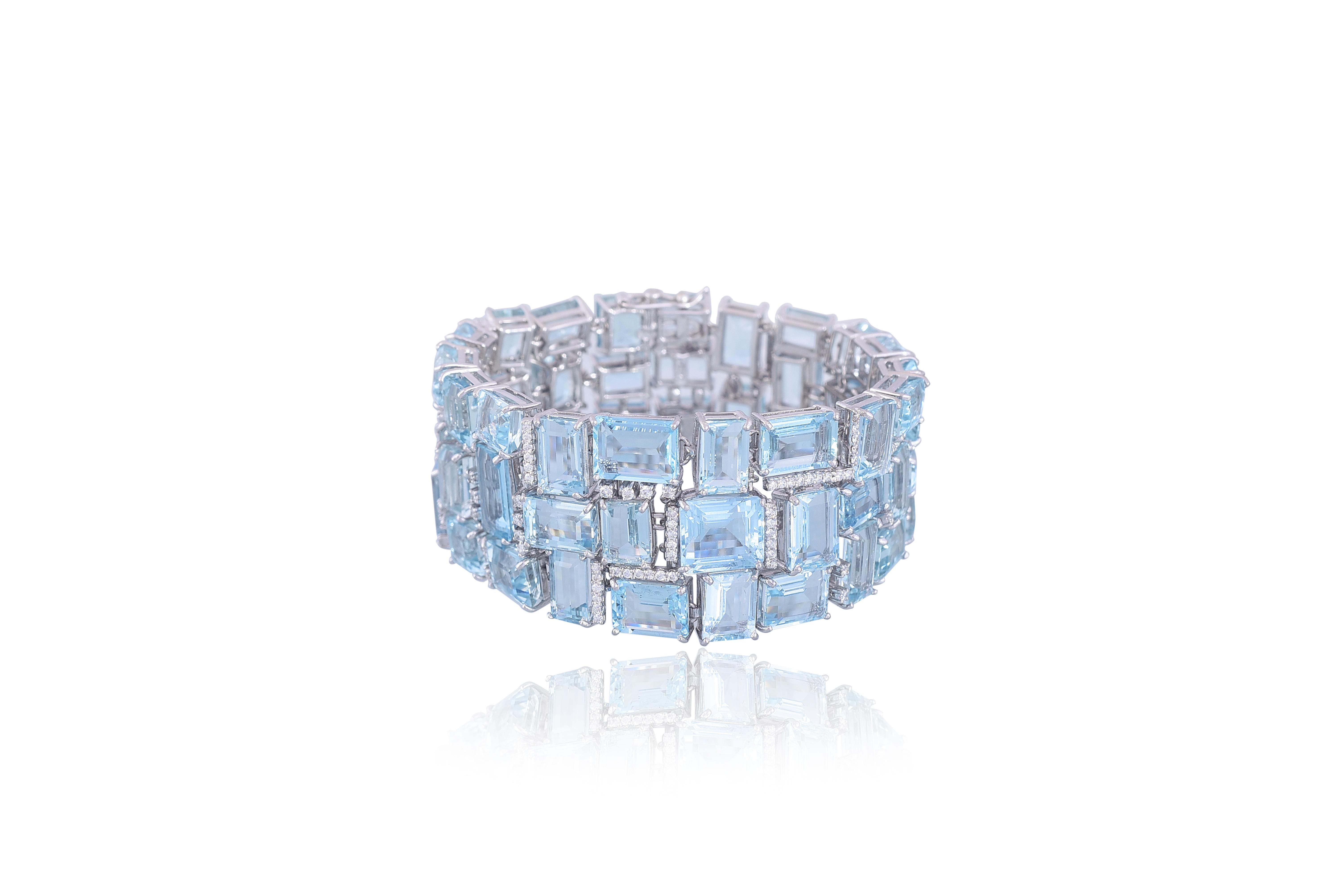 A beautiful and one of its kind Aquamarine and Diamonds convertible Bracelet / Necklace set in 18K White Gold. The Aquamarine is completely natural, without any treatment & originates from Africa. The combined weight of the Aquamarine in the