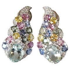 Chandelier-Ohrringe aus 18 Karat Gold, Aquamarin, mehreren Saphiren und Diamanten