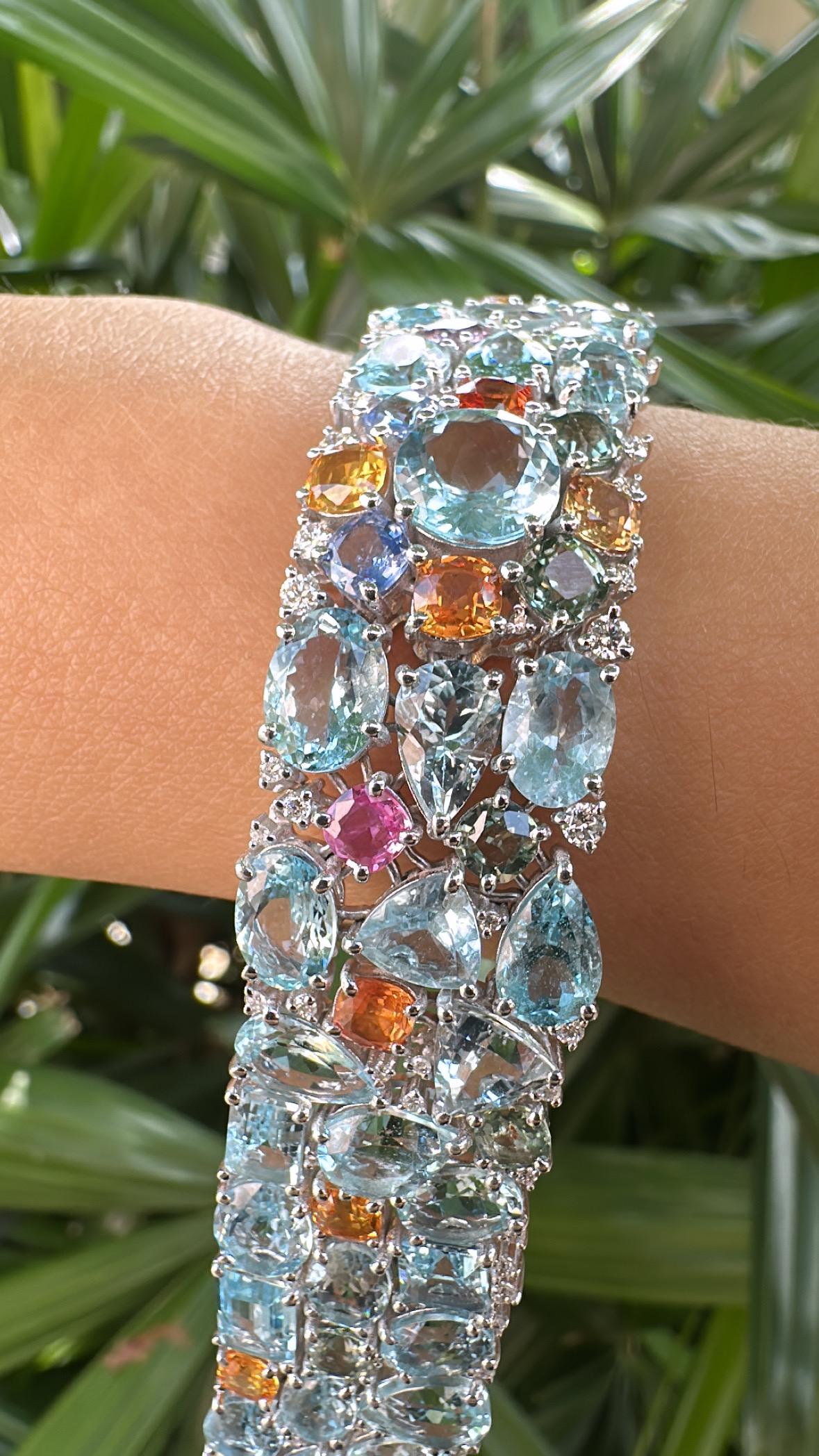 Femenino o masculino Pulsera moderna engastada en oro de 18 quilates, aguamarinas, zafiros múltiples de Ceilán y diamantes en venta