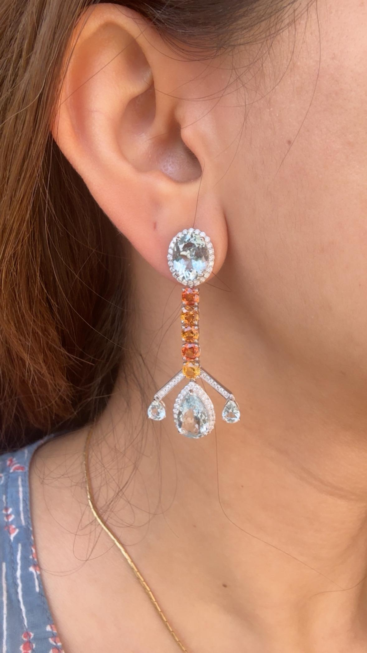 Orecchini pendenti in oro 18 carati, acquamarine, zaffiri gialli e diamanti in vendita 4