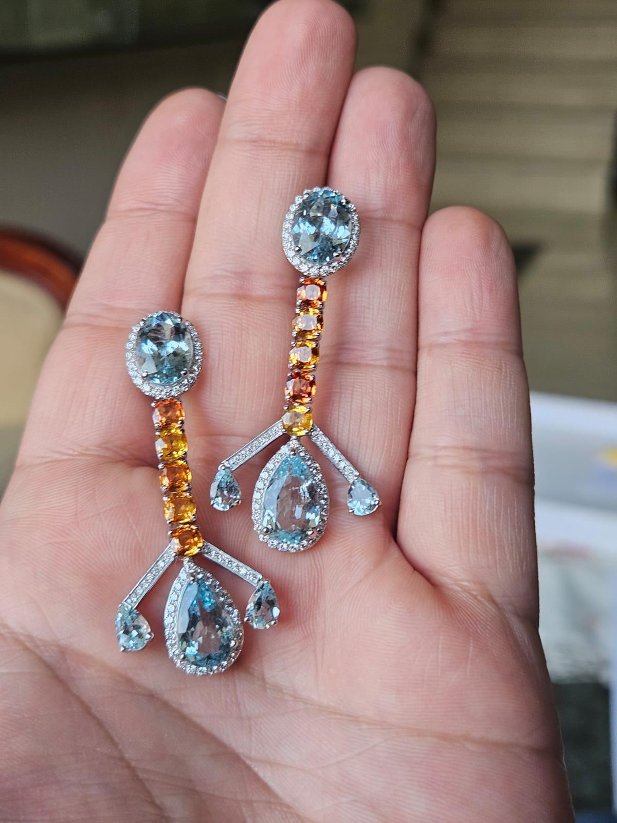 Un bellissimo orecchino in stile moderno con acquamarina e zaffiro giallo, incastonato in oro bianco 18 carati e diamanti naturali. Il peso delle acquemarine è di 11.48 carati. Il peso degli zaffiri gialli è di 4.04 carati. Gli zaffiri gialli sono