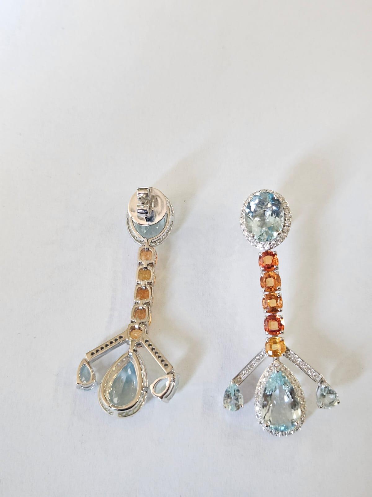 Moderno Orecchini pendenti in oro 18 carati, acquamarine, zaffiri gialli e diamanti in vendita