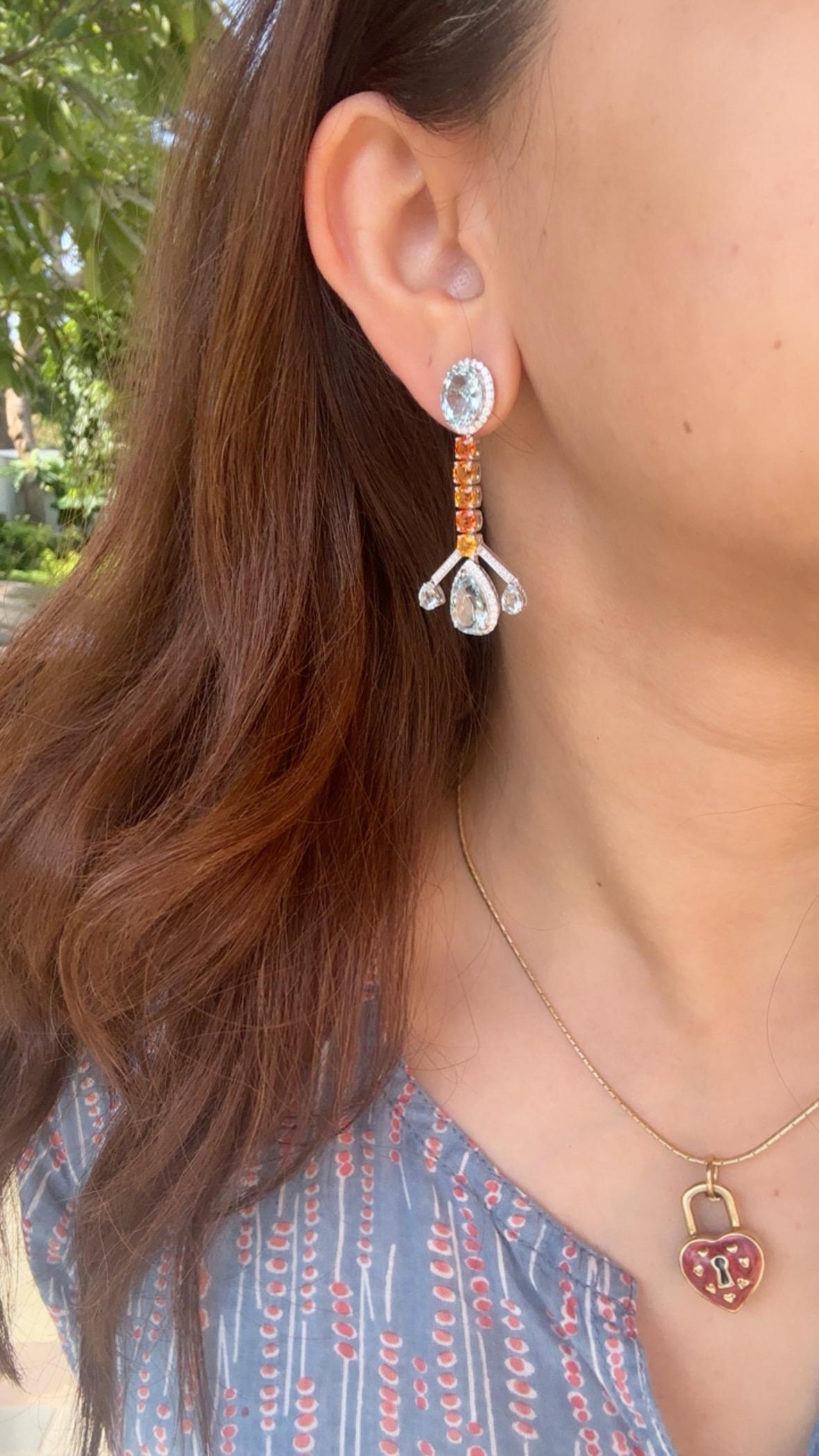 Orecchini pendenti in oro 18 carati, acquamarine, zaffiri gialli e diamanti in vendita 3