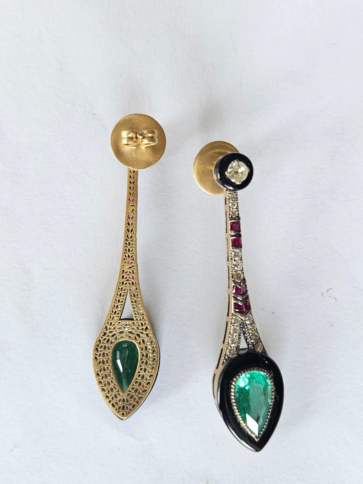 Art Déco Orecchini pendenti in oro 18 carati, Art Deco, smeraldo, onice nero, rubino e diamanti in vendita
