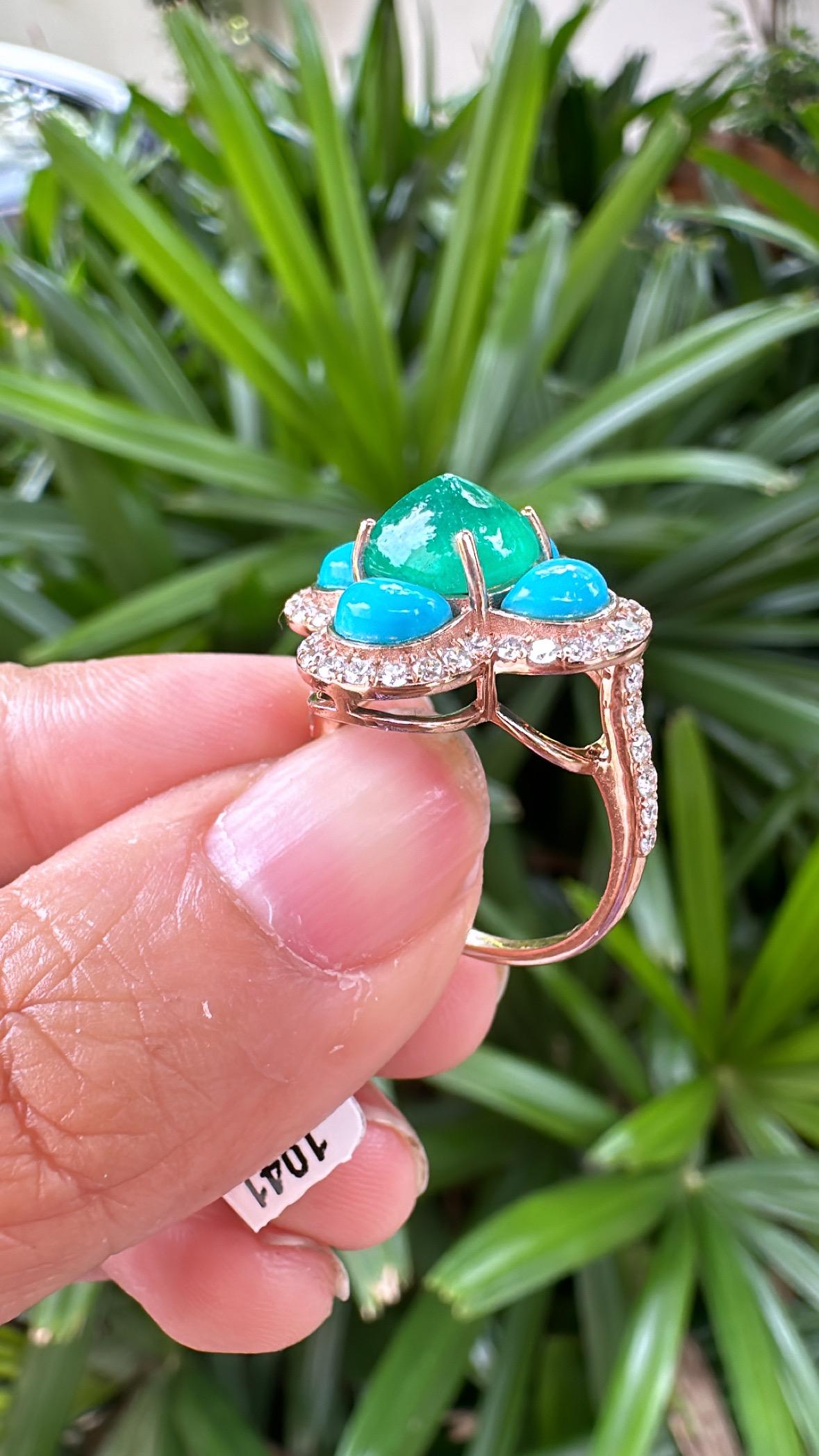 Anillo de compromiso Art Decó de oro de 18 quilates con esmeralda, turquesa y diamantes Cabujón de pan de azúcar en venta