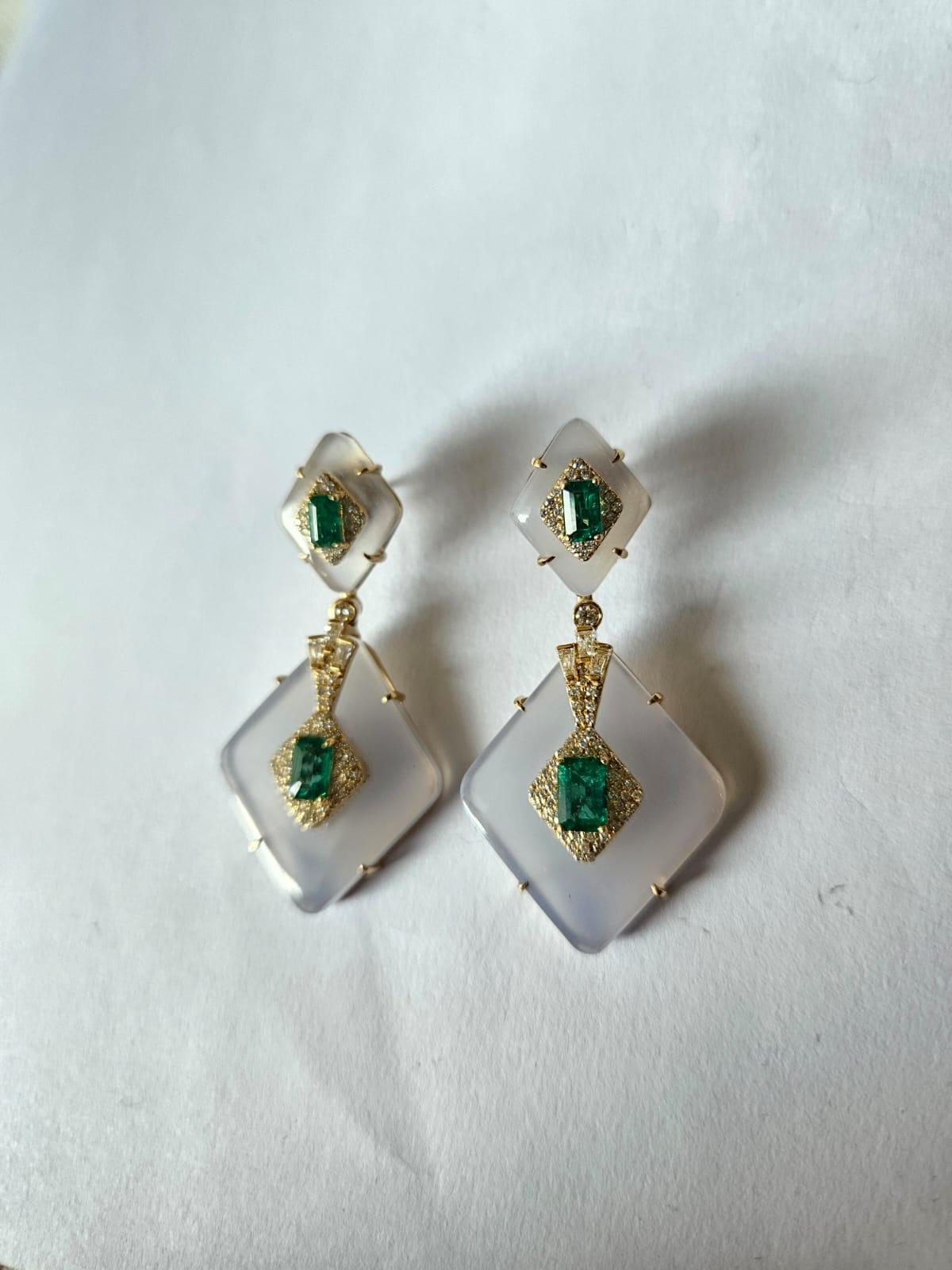 Set in 18K Gold, Art Deco style, Emerald, Rock Crystal & Diamond Dangle Earrings In New Condition For Sale In Hong Kong, HK