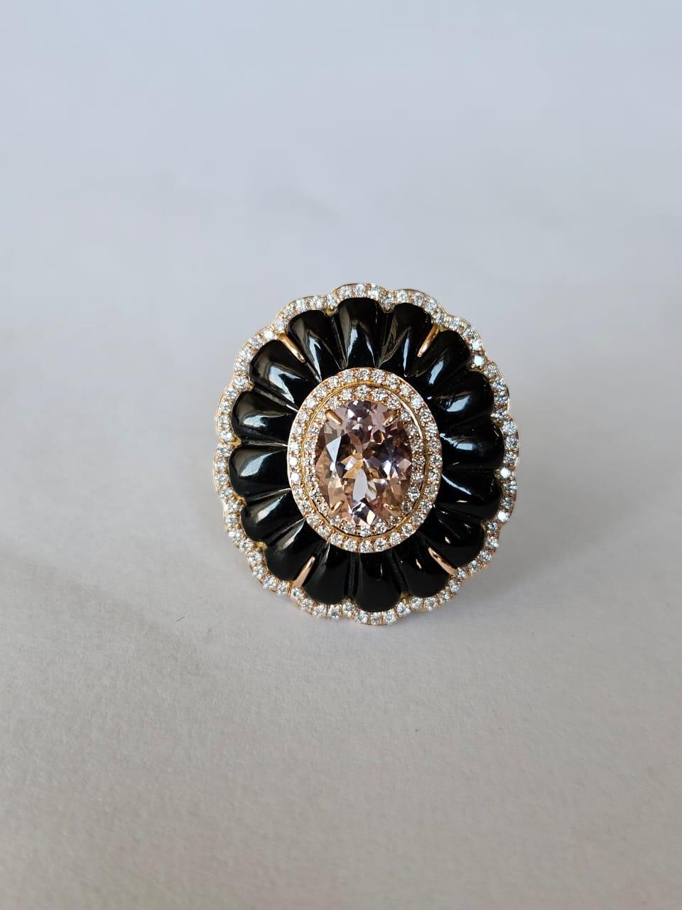 Set in 18K Gold, Art deco style, Morganite, Black Onyx & Diamonds Cocktail Ring In New Condition For Sale In Hong Kong, HK