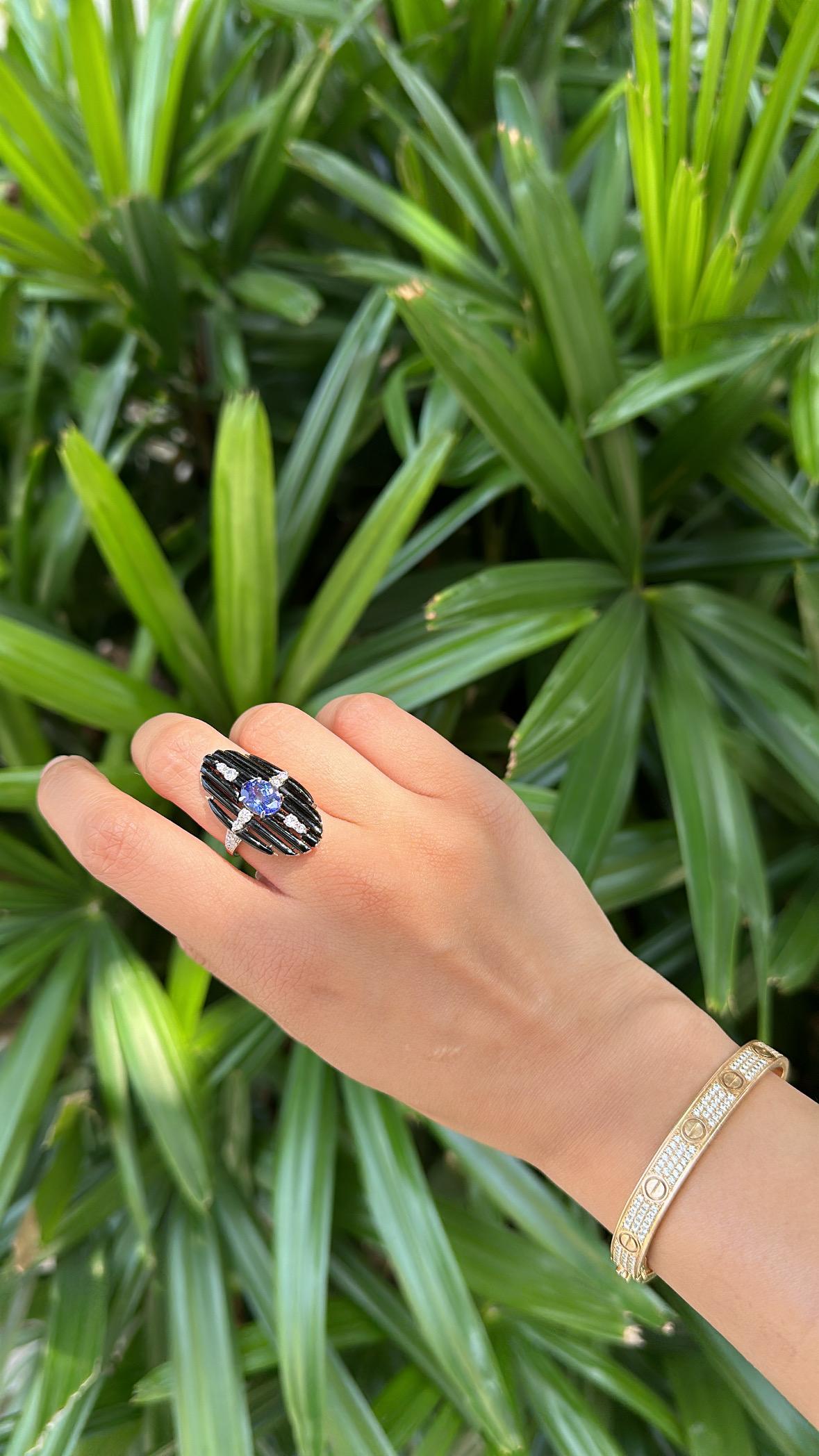 Taille ovale Bague cocktail en or 18 carats, style Art déco, Tanzanite, Onyx noir et diamants en vente